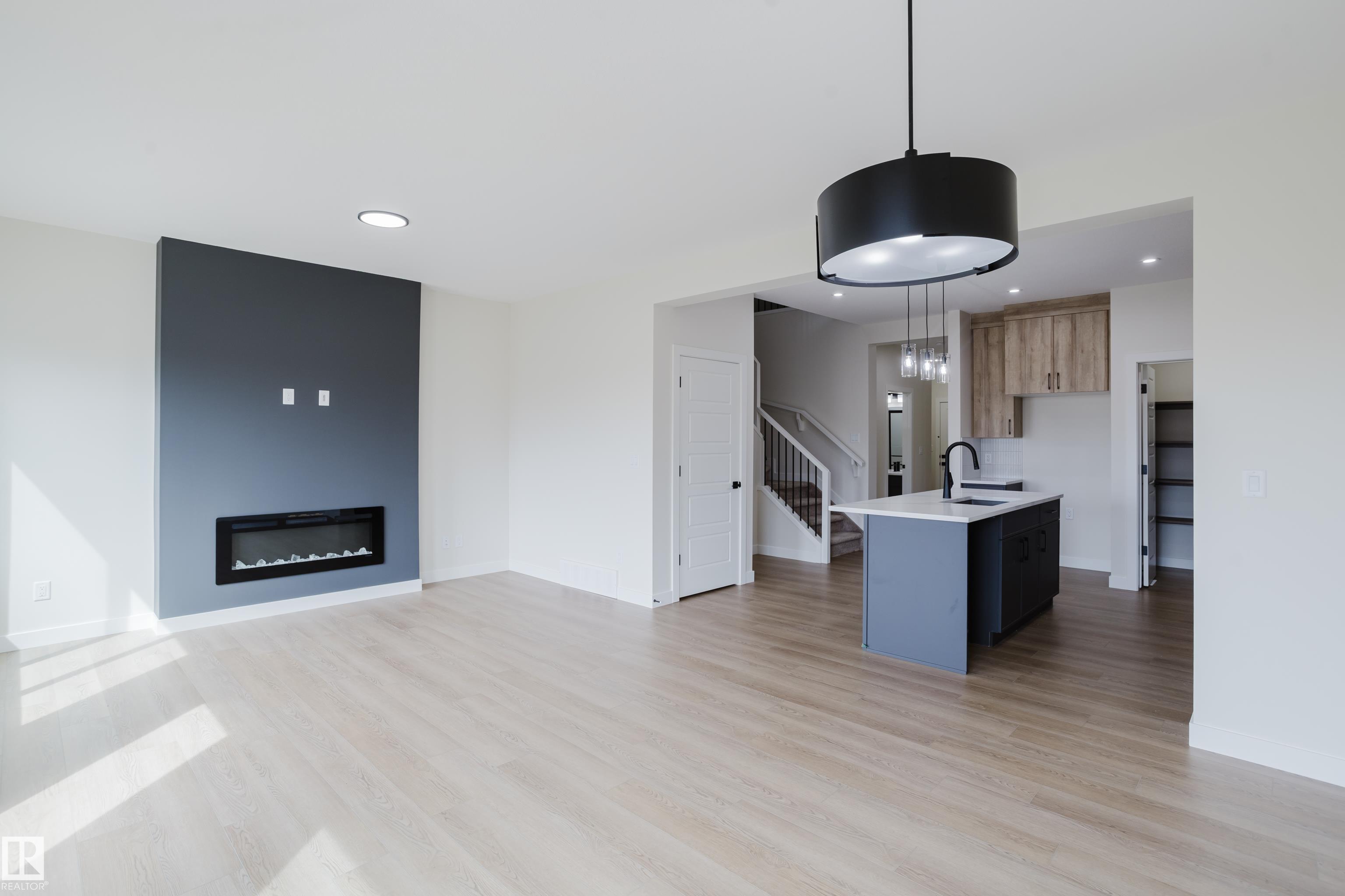 https://zimg.paragon.ice.com/ParagonImages/Property/PM/RAE/225400876/18/0/0/a7decde5b195db39de16e65772105773/1/fbe8f2e549c80fd6ec410022be591d49/225400876-0ccad73b-6d9b-42e1-aa08-0feb3a12fd05.JPG