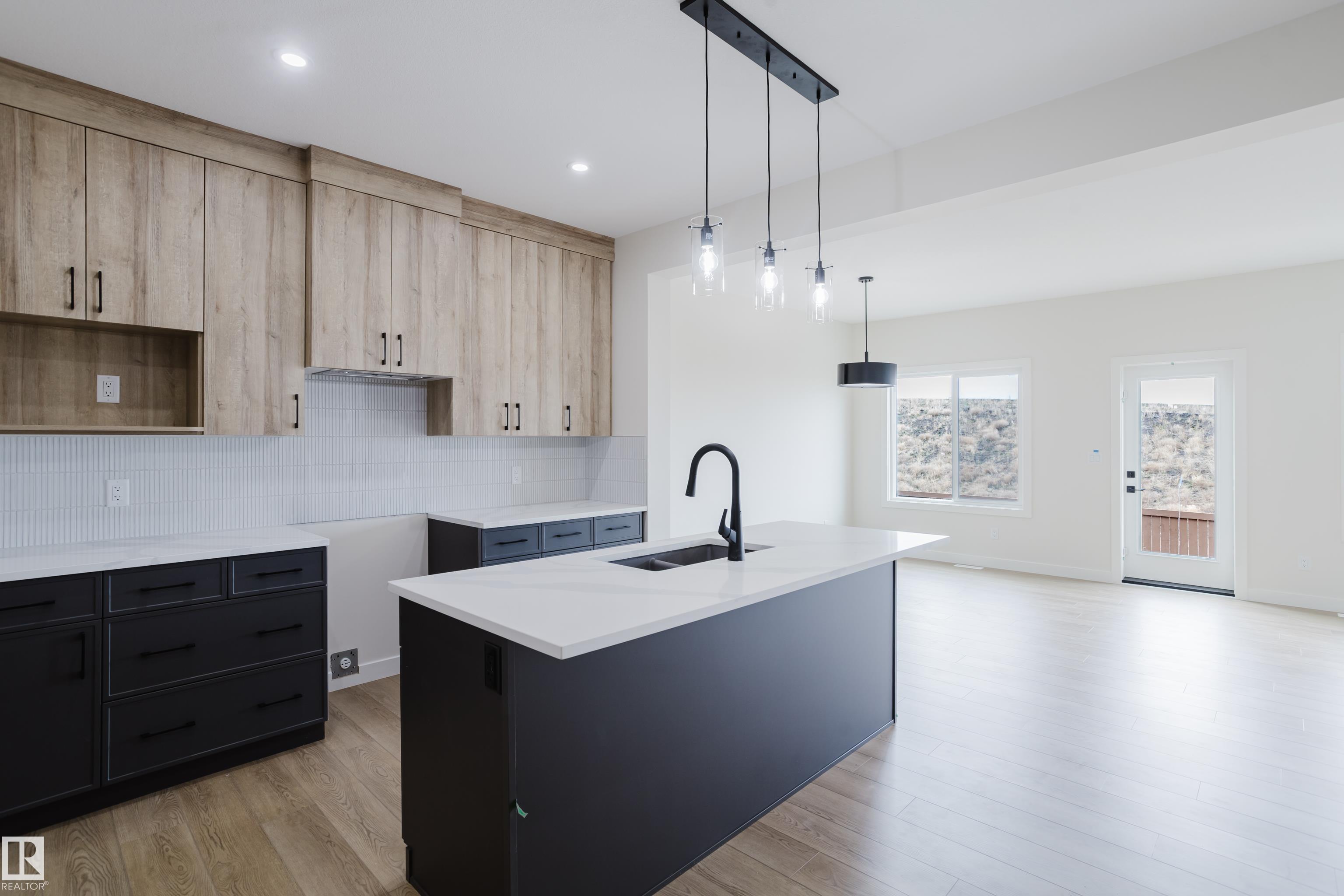 https://zimg.paragon.ice.com/ParagonImages/Property/PM/RAE/225400876/8/0/0/00ba3cdb972b0663302083d610f5d115/1/fbe8f2e549c80fd6ec410022be591d49/225400876-15d74920-e10b-444b-a6ec-220d25130cb4.JPG