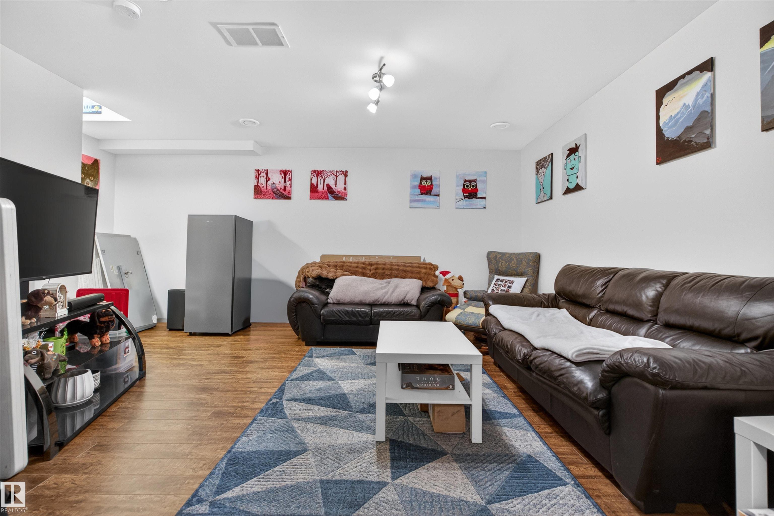 https://zimg.paragon.ice.com/ParagonImages/Property/PM/RAE/225400881/22/0/0/34960f316ca66c4019ce7cf568305523/1/0b72e1e0f06c33c9c1d0b31e4162d550/225400881-cbe8bdb2-50e1-4b5e-ac94-0069b12392b6.JPG
