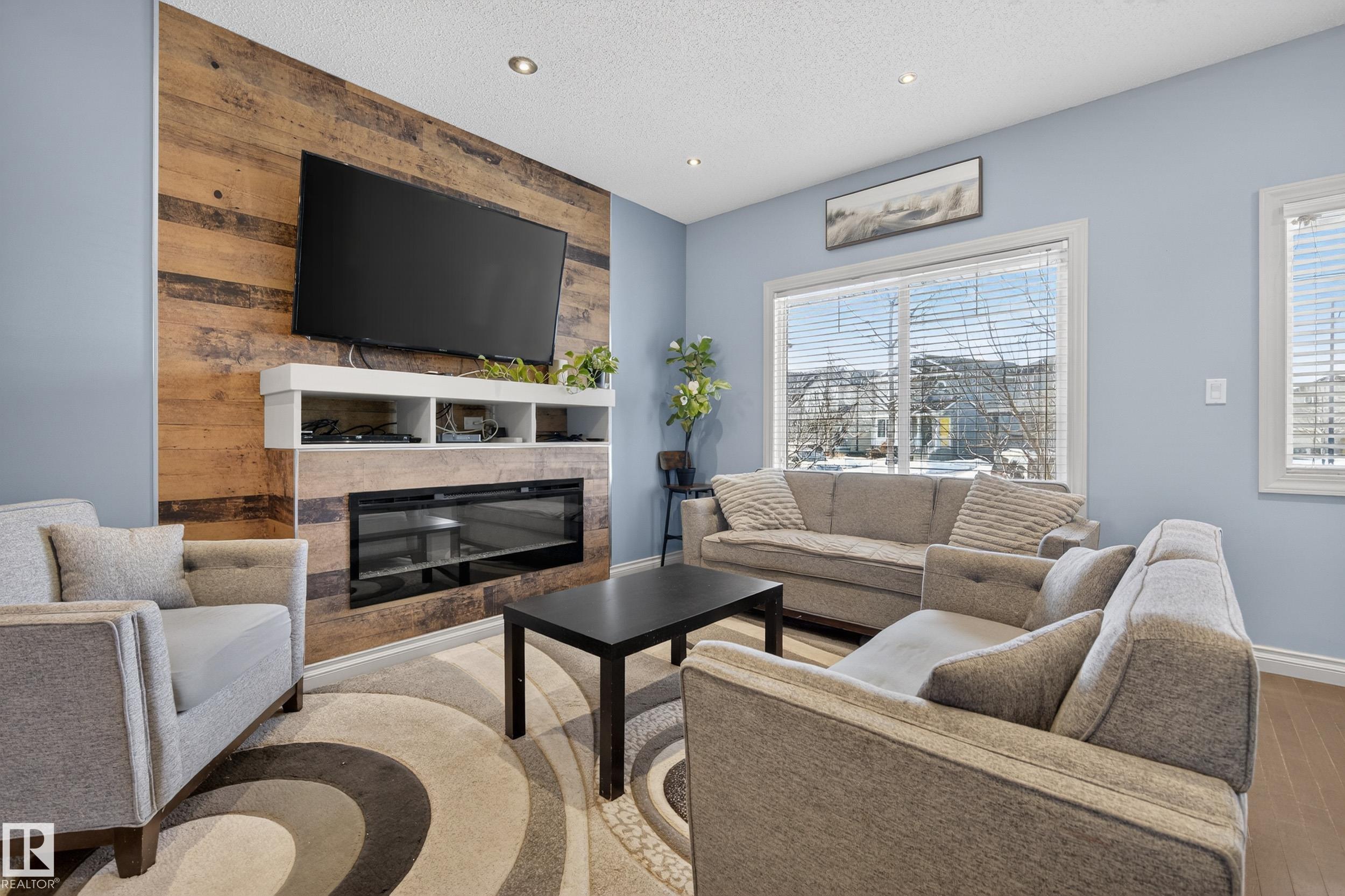 https://zimg.paragon.ice.com/ParagonImages/Property/PM/RAE/225400883/9/0/0/d2e431af011fb5a3ab664b65a91d2690/1/b2b70c1bd19b6a2fa022521510f664d4/225400883-cfdde49e-0553-44d1-92ca-7aac9a537ba3.JPG