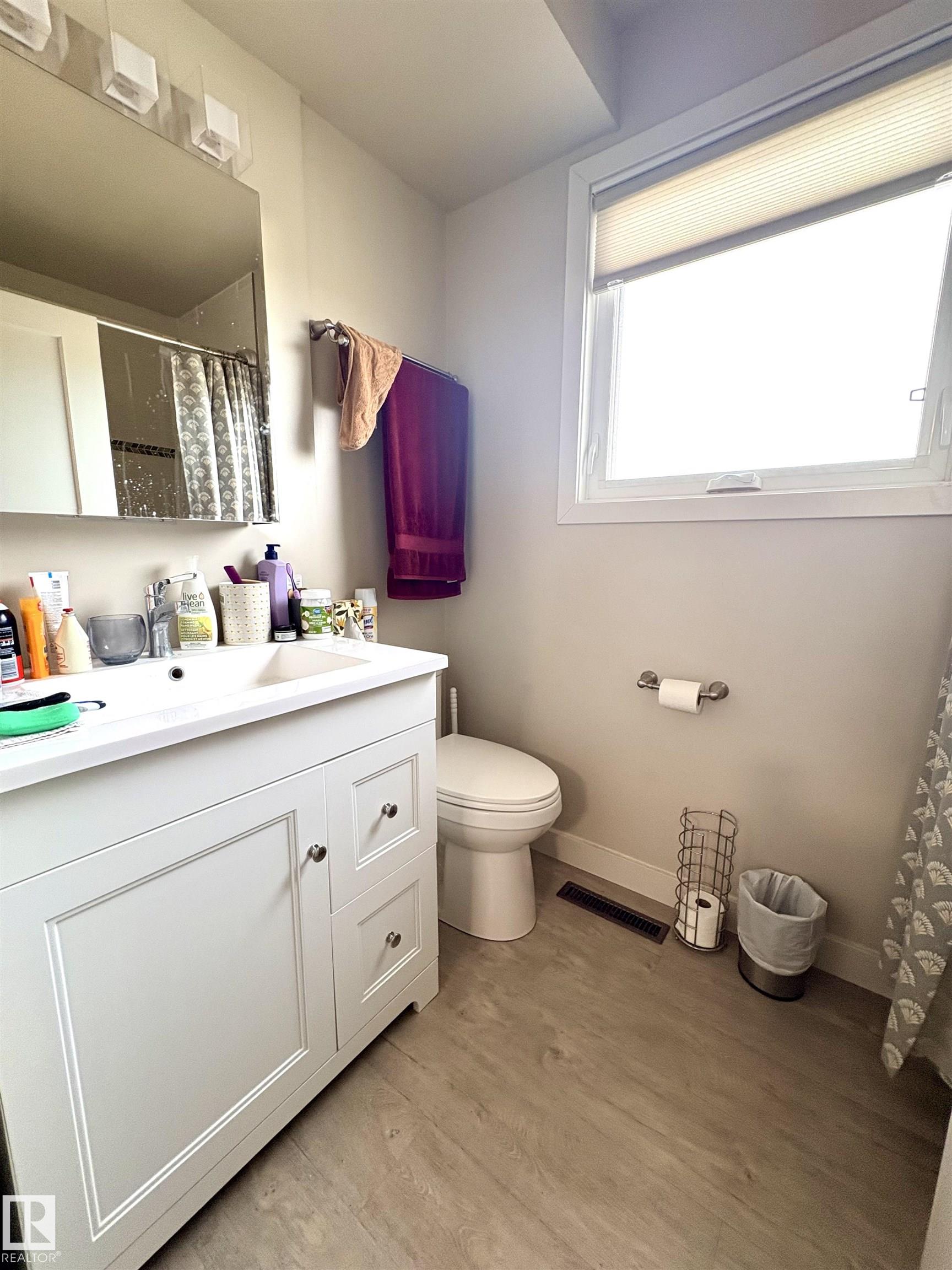 Photo 17 at 8825 137 Avenue NW, Glengarry, Edmonton