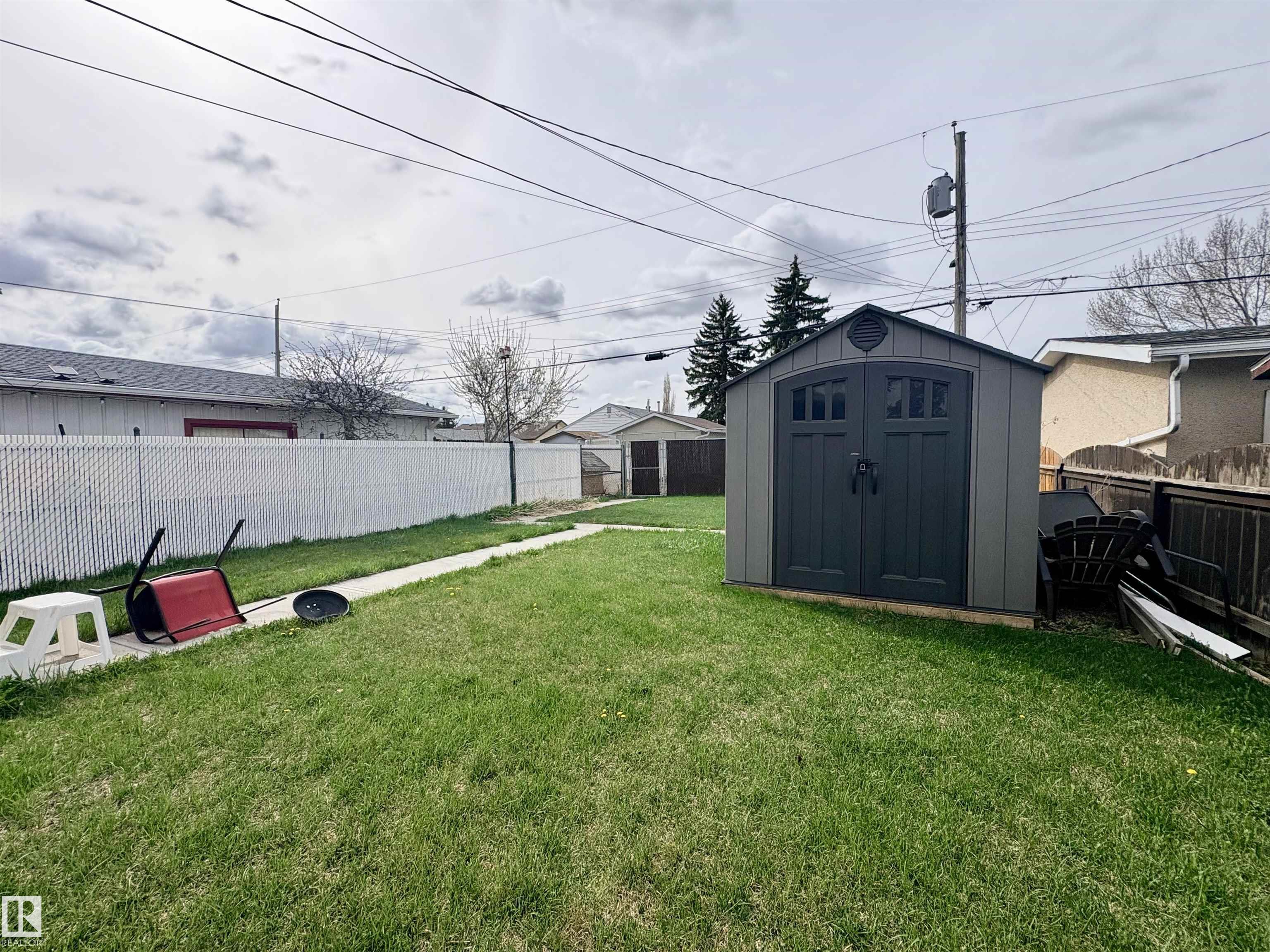 Photo 34 at 8825 137 Avenue NW, Glengarry, Edmonton