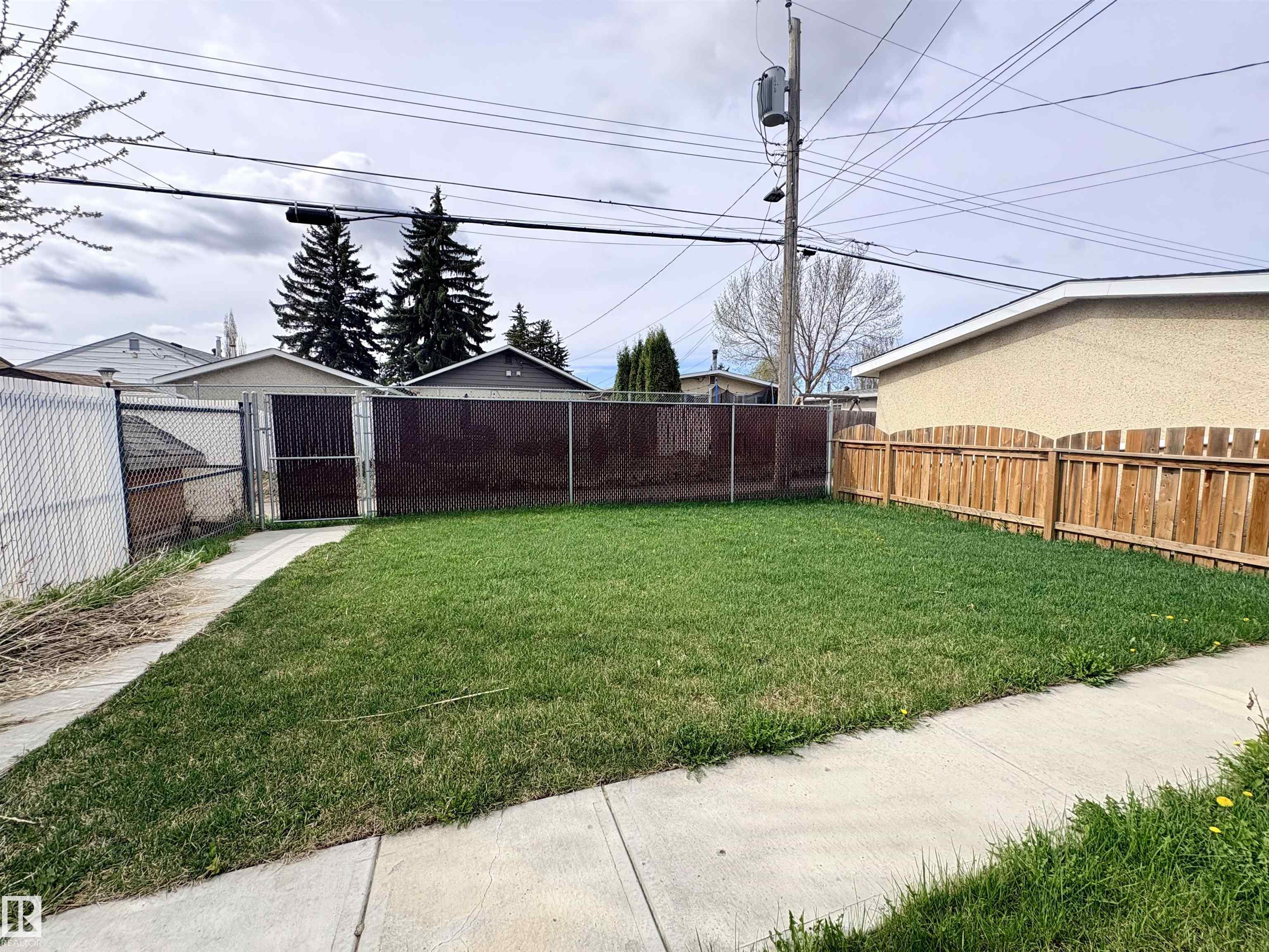 Photo 35 at 8825 137 Avenue NW, Glengarry, Edmonton