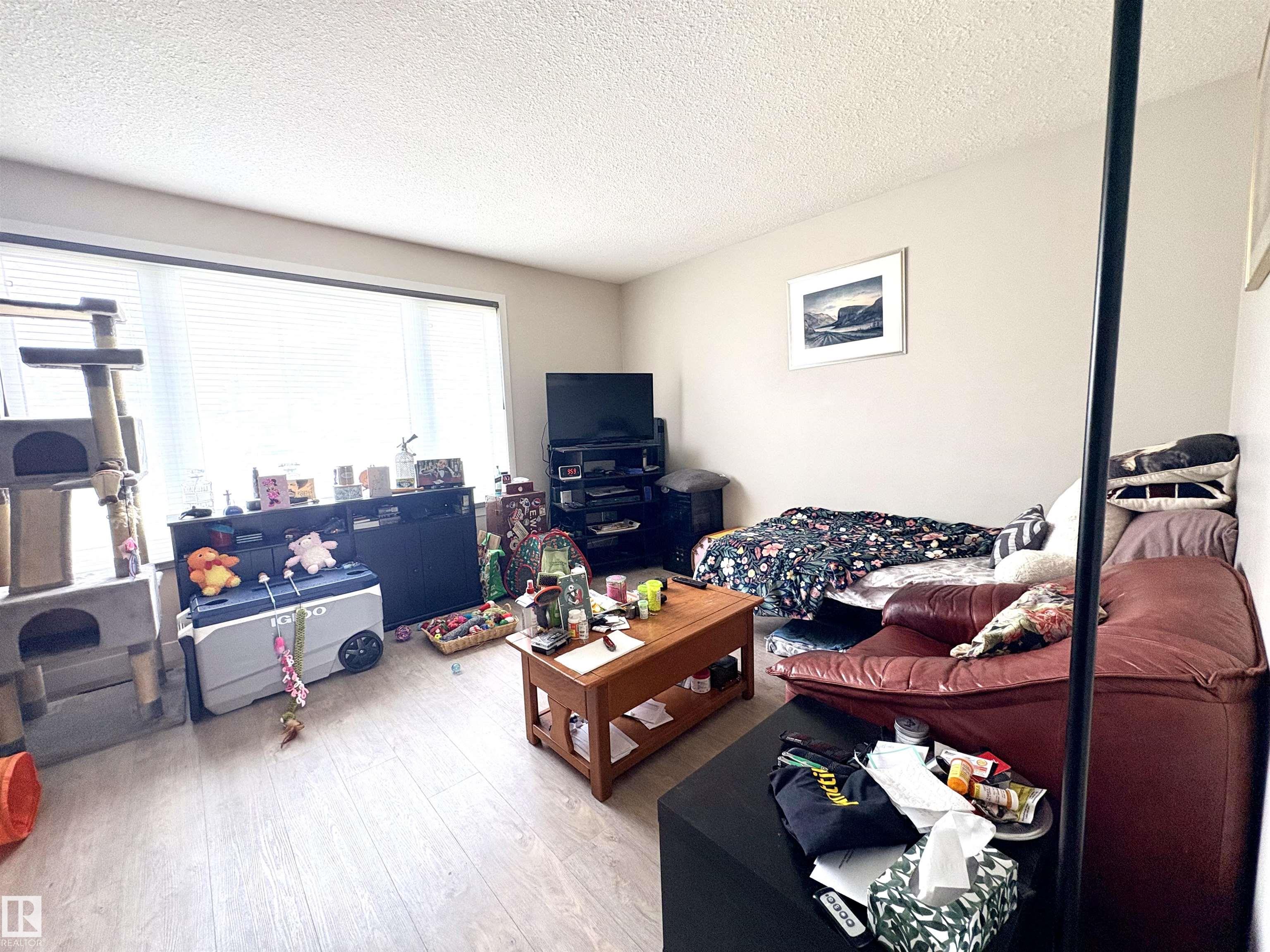 Photo 7 at 8825 137 Avenue NW, Glengarry, Edmonton