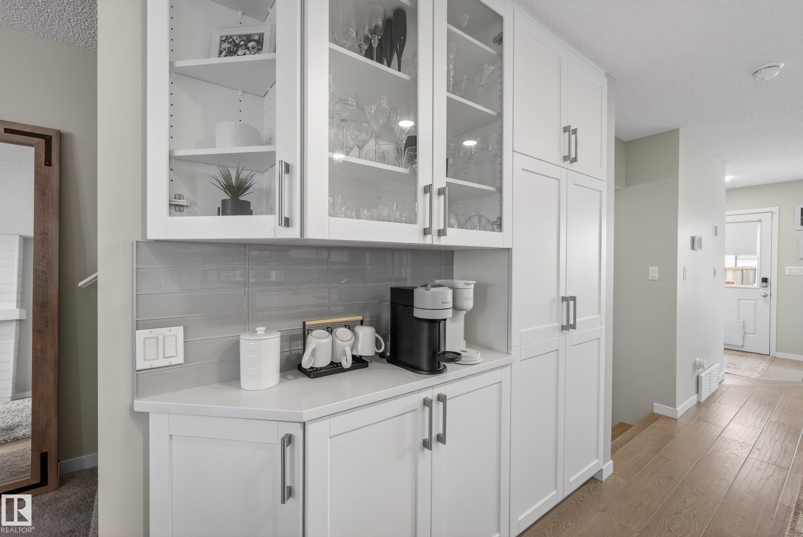 https://zimg.paragon.ice.com/ParagonImages/Property/PM/RAE/225400886/7/0/0/e3319ce94f0ffece5287c8849c33d31c/1/808ecf00c72cf1a02c3c25745cb919ca/225400886-71FF736D-9AEA-464F-8994-C32C6704633B.JPG
