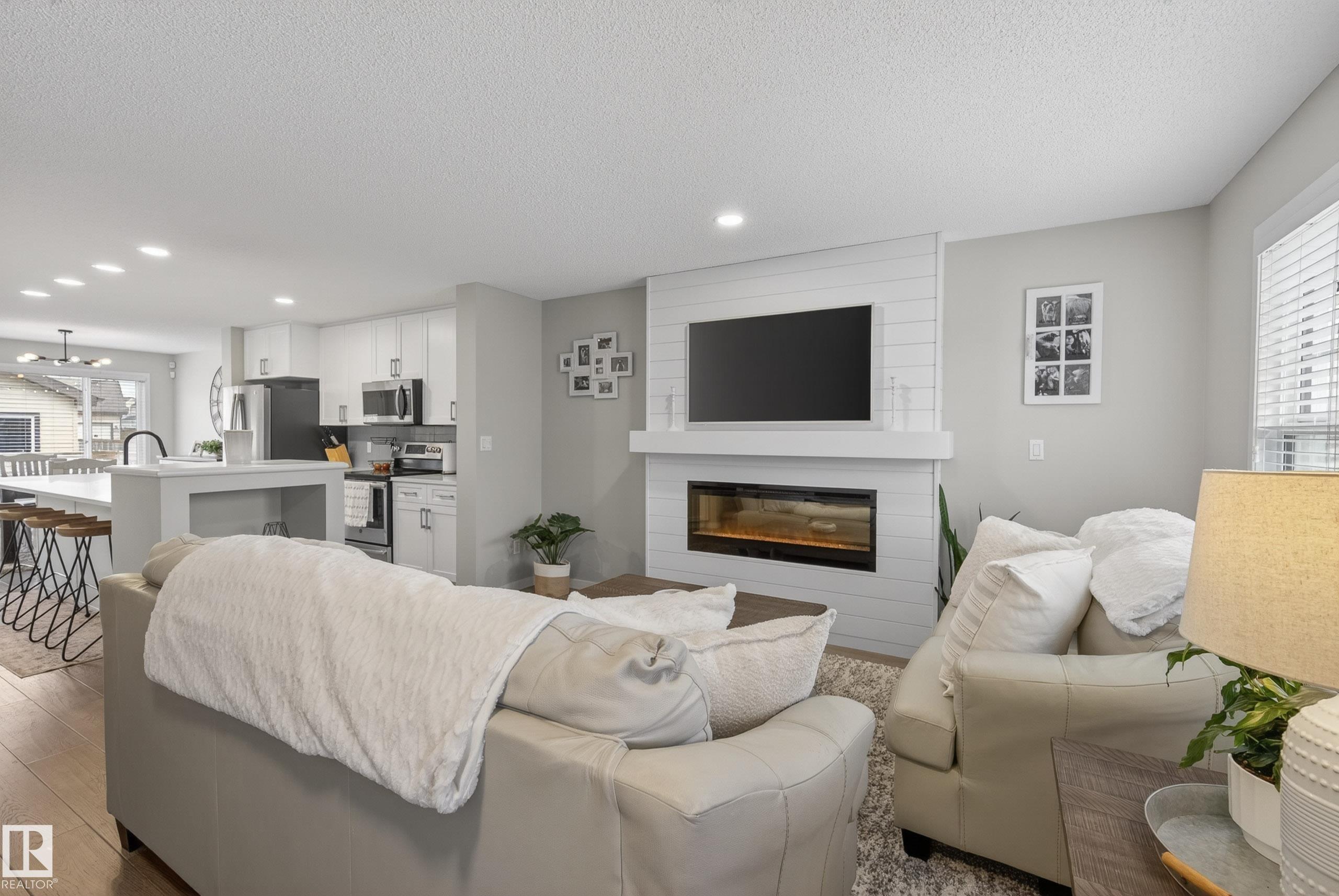 https://zimg.paragon.ice.com/ParagonImages/Property/PM/RAE/225400886/9/0/0/1ceefacf2c179f19c3759ef302a6e263/1/808ecf00c72cf1a02c3c25745cb919ca/225400886-DE9CF9DC-3D40-430A-9EE9-2B145E2C731B.JPG