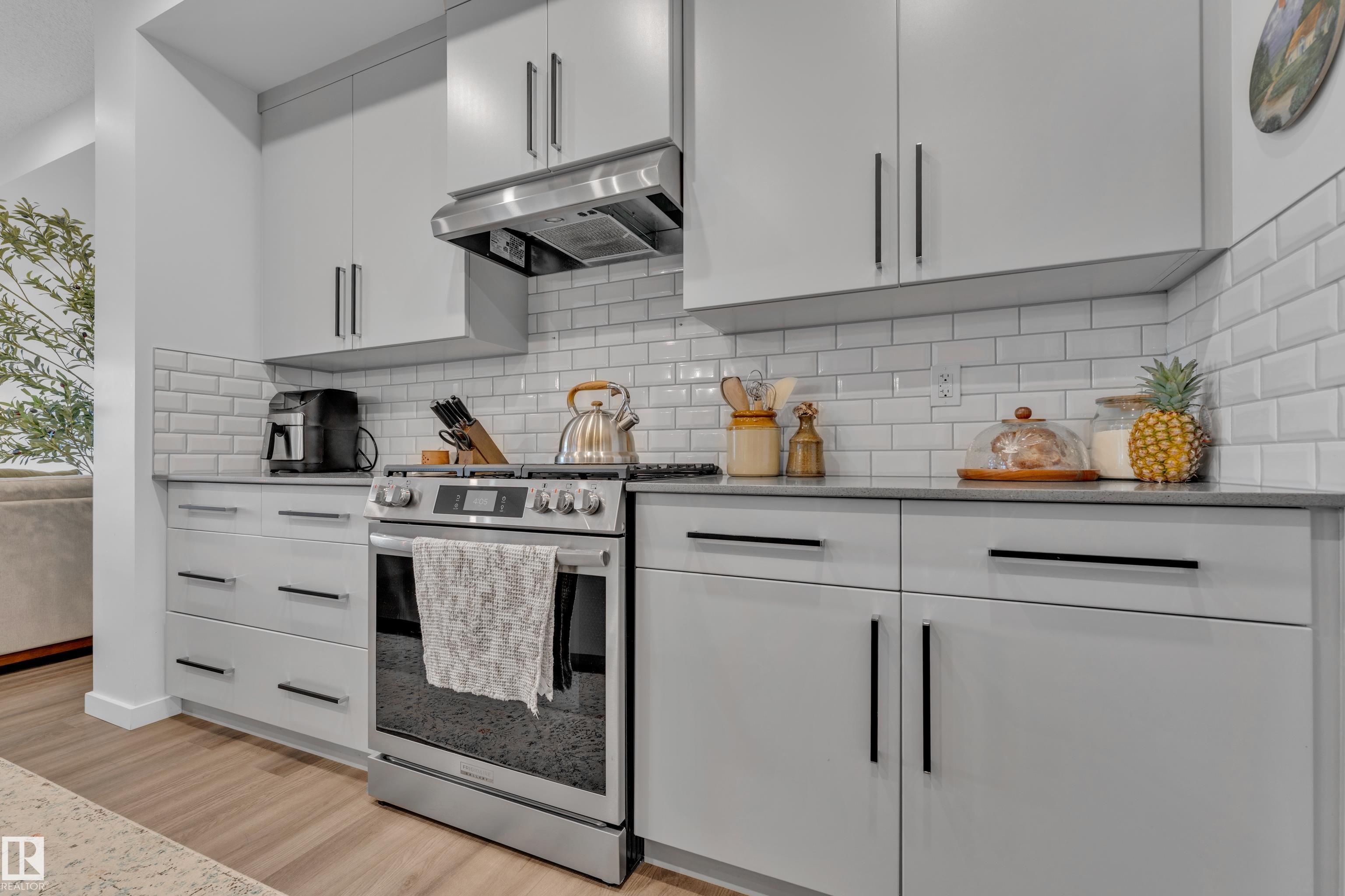 https://zimg.paragon.ice.com/ParagonImages/Property/PM/RAE/225400889/13/0/0/c3d37fbb061d16159e67054327951008/1/7d5f30beac1be641966b8a300b6080b9/225400889-9e246278-17d5-4b74-8e53-3b7187dd46ae.JPG