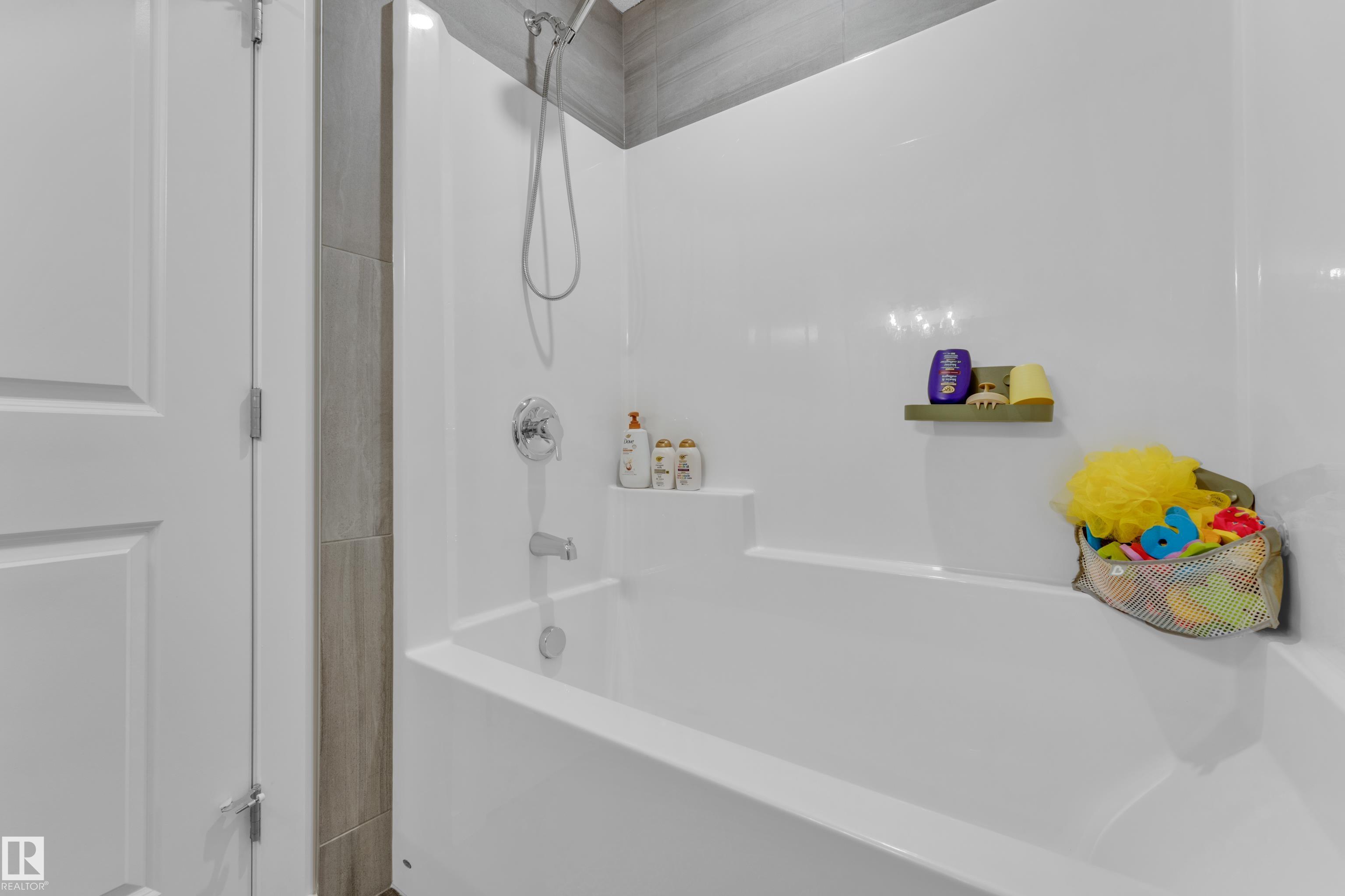 https://zimg.paragon.ice.com/ParagonImages/Property/PM/RAE/225400889/19/0/0/afc4980ca6d7169b3914f6c2995c8bcc/1/7d5f30beac1be641966b8a300b6080b9/225400889-e665832d-1b5b-40a6-b5a3-8879064ad63b.JPG