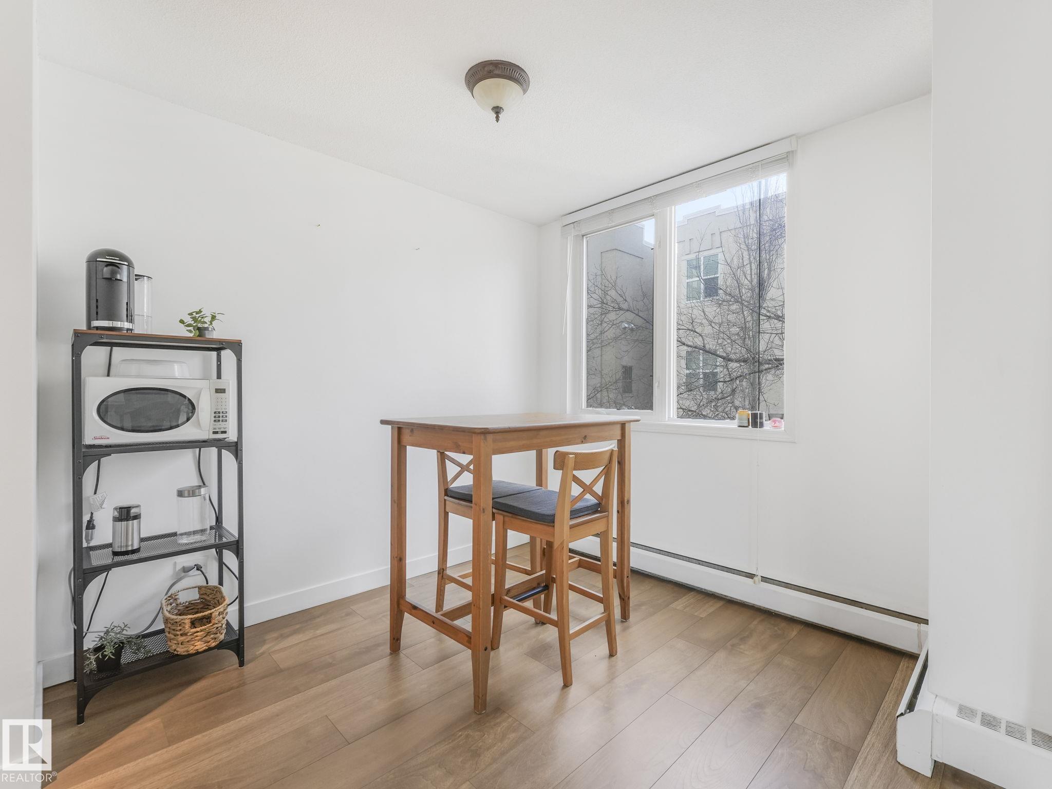 https://zimg.paragon.ice.com/ParagonImages/Property/PM/RAE/225400896/19/0/0/f9d4bfd6e46dc82c2232e52badd15b69/1/2c631856d047bcc4f9a4f212dac46cb3/225400896-6c227e07-ae2f-4510-ae57-4d93e27df586.JPG