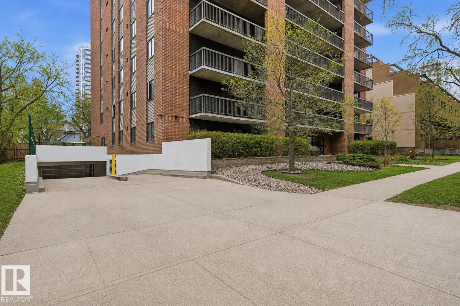 https://zimg.paragon.ice.com/ParagonImages/Property/PM/RAE/225400899/32/0/0/4b6842880217f2b08ea9e84677e29e4b/1/2953d58328817f1907a515d46e978cf3/225400899-8650c75c-3761-435d-9f34-f1c6ba740956.JPG