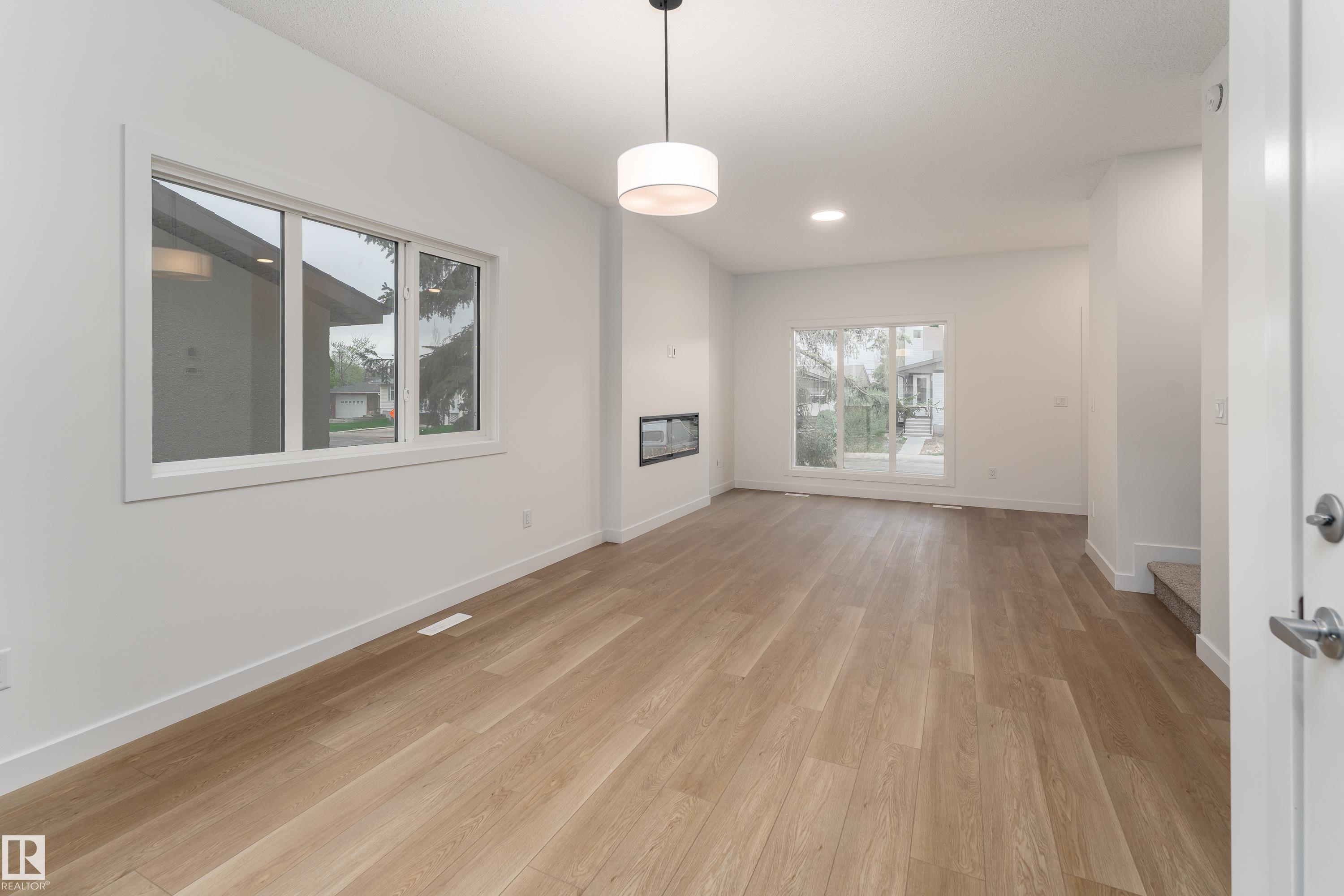 Photo 12 at 10916 & 10918 154 Street NW, High Park, Edmonton