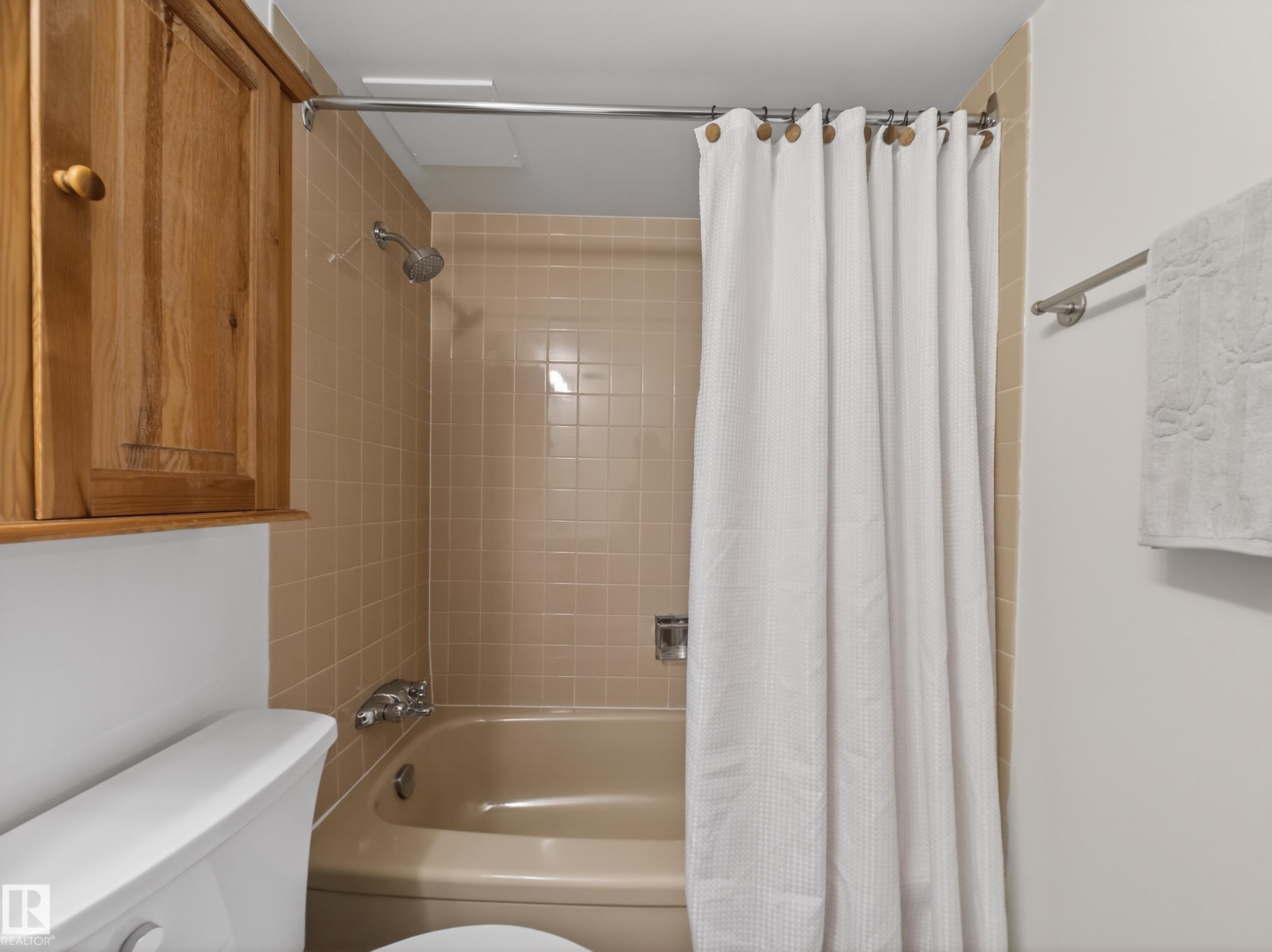 https://zimg.paragon.ice.com/ParagonImages/Property/PM/RAE/225400910/27/0/0/85da9cfb54352ca60db40189754690a8/1/2c8ab6028750dbee089a4aaf409aa231/225400910-e65048d9-9900-4fc6-bc7d-b90a21a0a14b.JPG