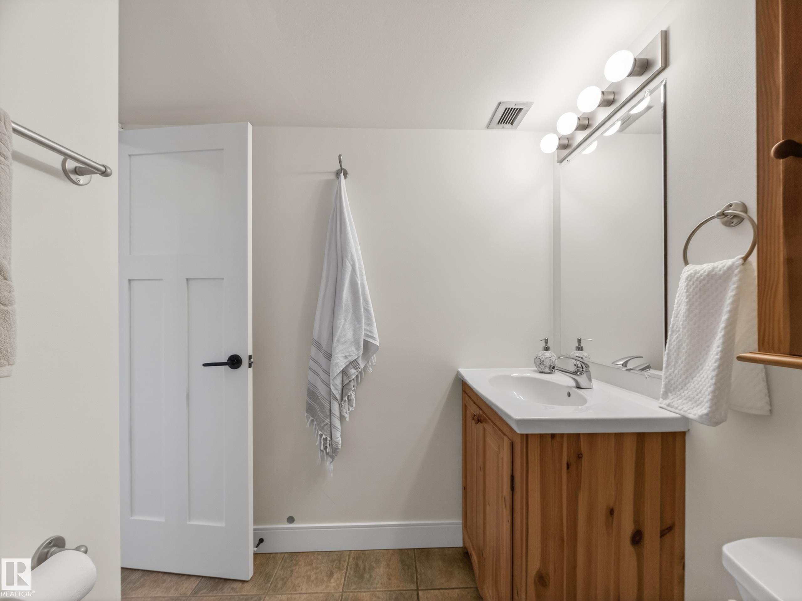 https://zimg.paragon.ice.com/ParagonImages/Property/PM/RAE/225400910/28/0/0/c158ebe6f8c1a55732d093863606da81/1/2c8ab6028750dbee089a4aaf409aa231/225400910-17770cd0-3f4f-4599-b9ce-342eb03ba8e4.JPG