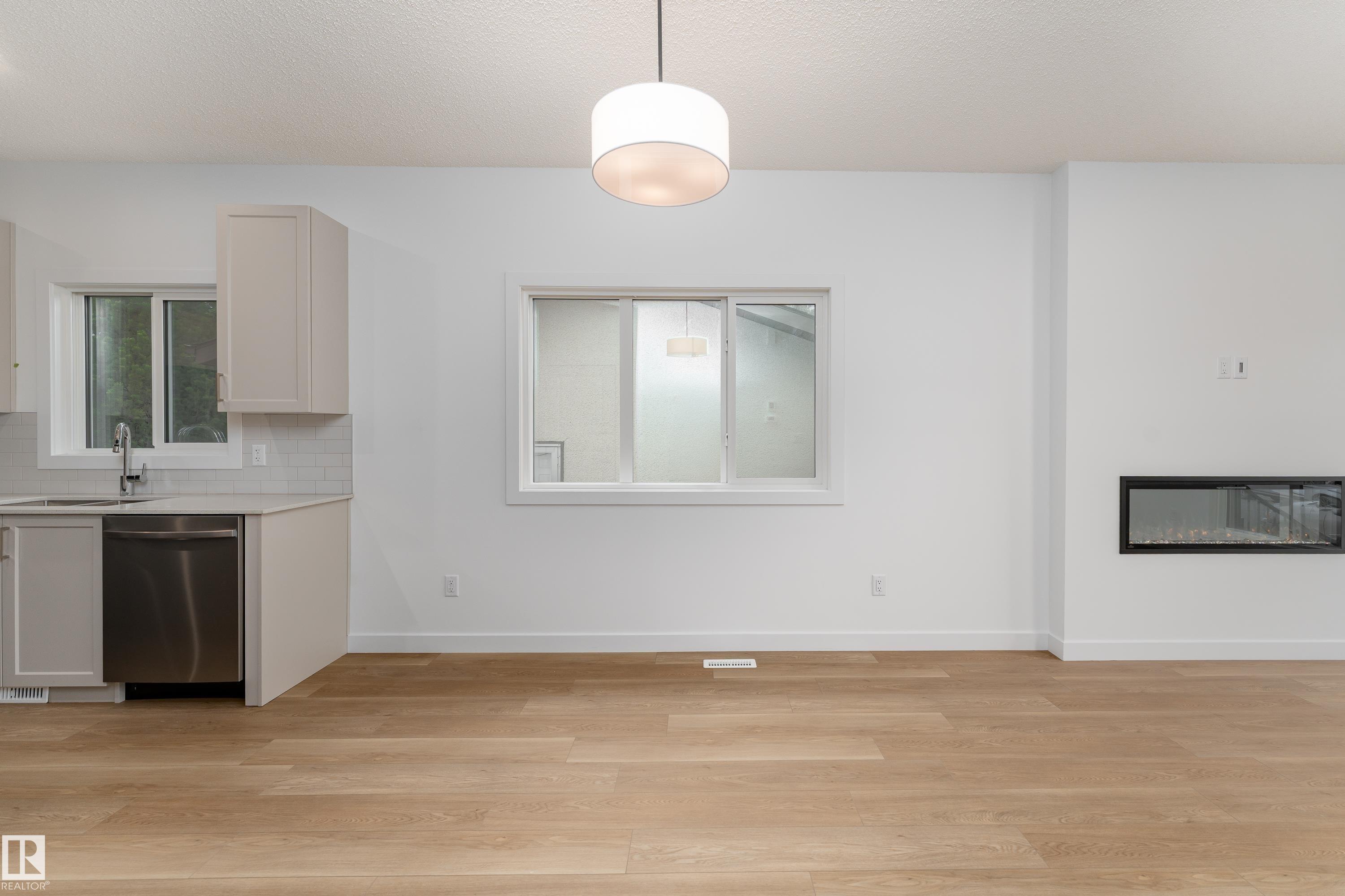 Photo 16 at 10920 & 10922 154 Street NW, High Park, Edmonton
