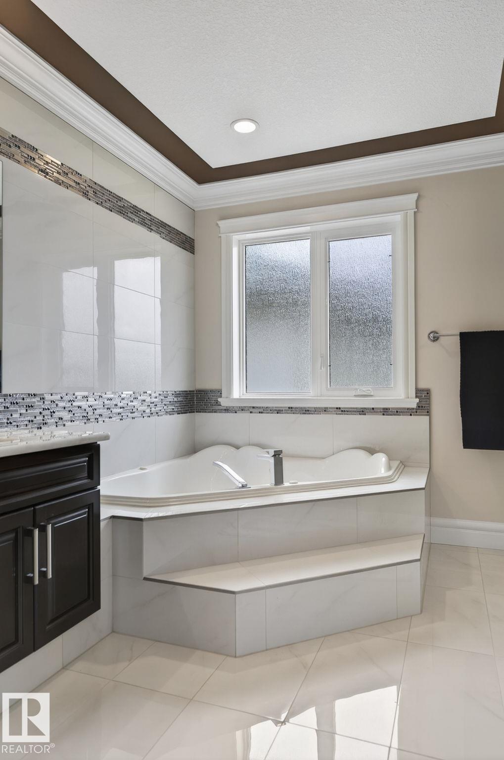 https://zimg.paragon.ice.com/ParagonImages/Property/PM/RAE/225400921/37/0/0/db35ce82b23826433c6848f258fb0921/1/0f3f226c36b86dee6762902265b123ad/225400921-12770cf2-053c-4836-b861-b547eb6accb7.JPG
