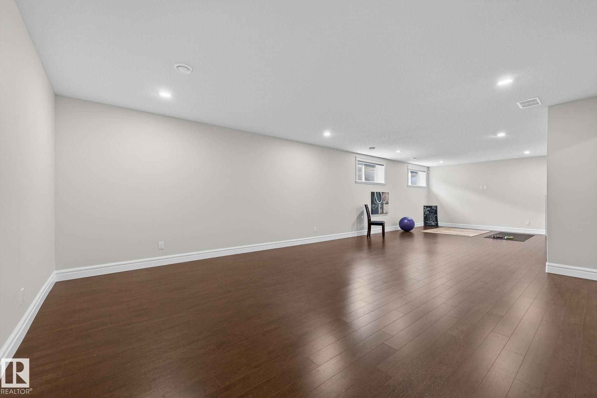 https://zimg.paragon.ice.com/ParagonImages/Property/PM/RAE/225400921/51/0/0/d8d383f47312059204e3df059c442656/1/0f3f226c36b86dee6762902265b123ad/225400921-10791e16-2988-4704-9784-b0a9785935b9.JPG