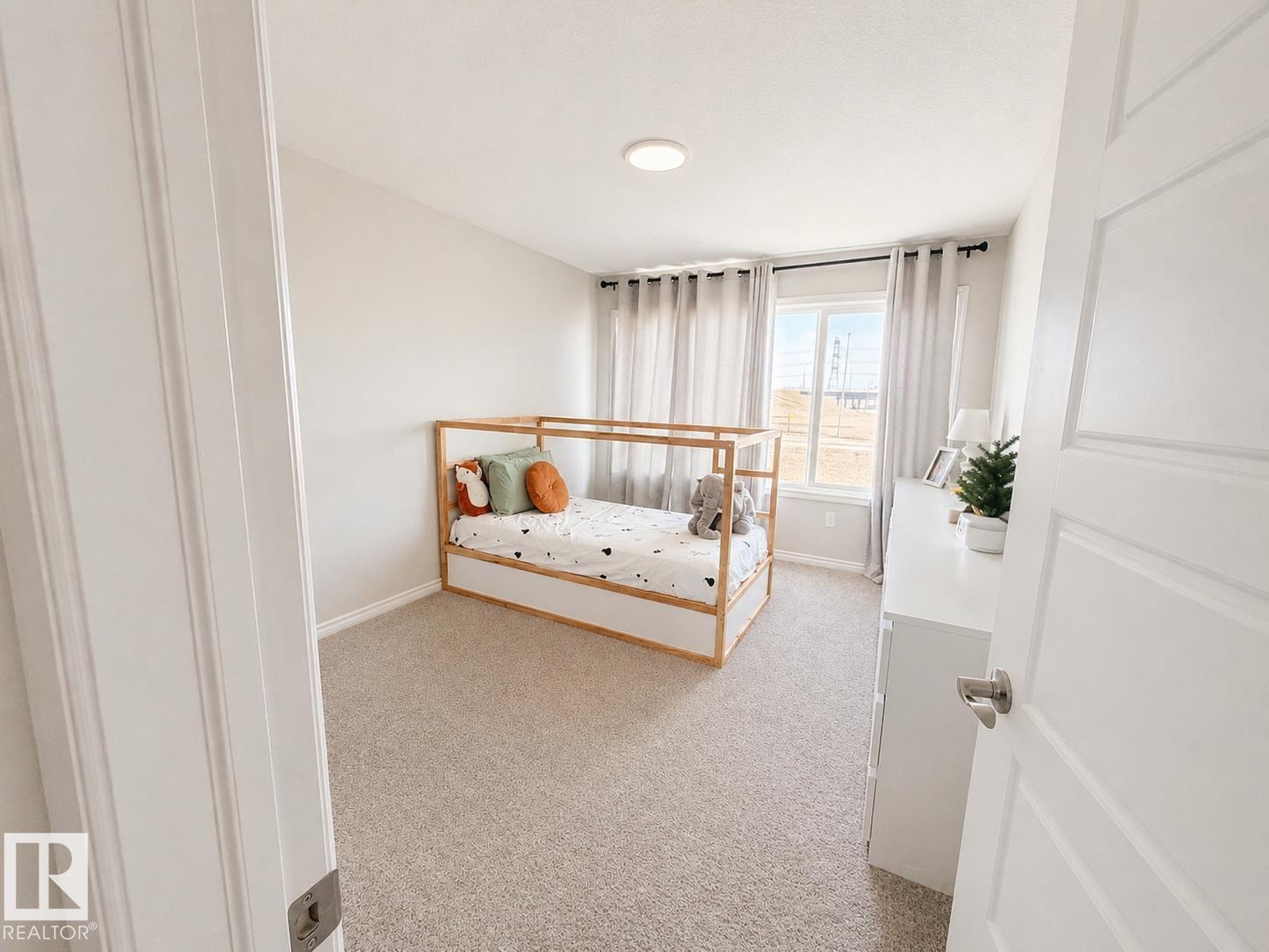 https://zimg.paragon.ice.com/ParagonImages/Property/PM/RAE/225400926/9/0/0/3cbc4e94ded9b4b4023166260b39ab18/1/8b71d72f95bdb9d2d0c03526de26072a/225400926-4b90cd5d-9742-4afa-a9d1-e829c5e02a9d.JPG
