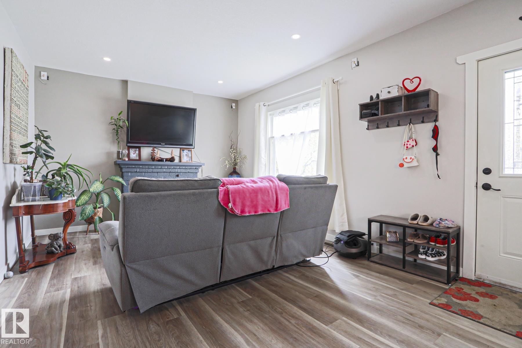 Photo 13 at 5113 53 Avenue, Old Town, Stony Plain