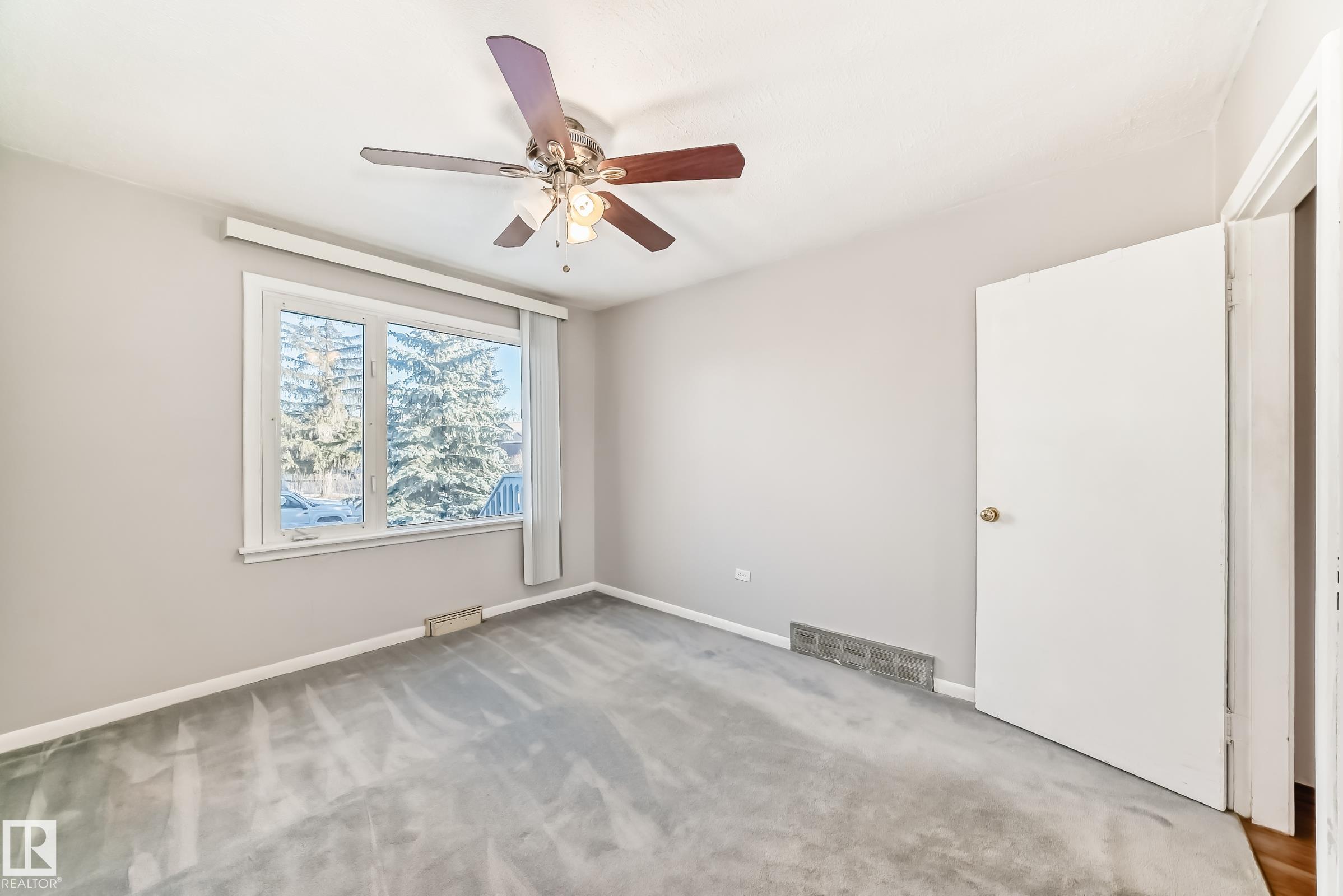 https://zimg.paragon.ice.com/ParagonImages/Property/PM/RAE/225400935/12/0/0/7209cedad0303920b8676334de52946a/1/898476ee55cee7315c1cadfe52163ee8/225400935-5f492490-2f94-48e9-a8b5-355855edfbcb.JPG
