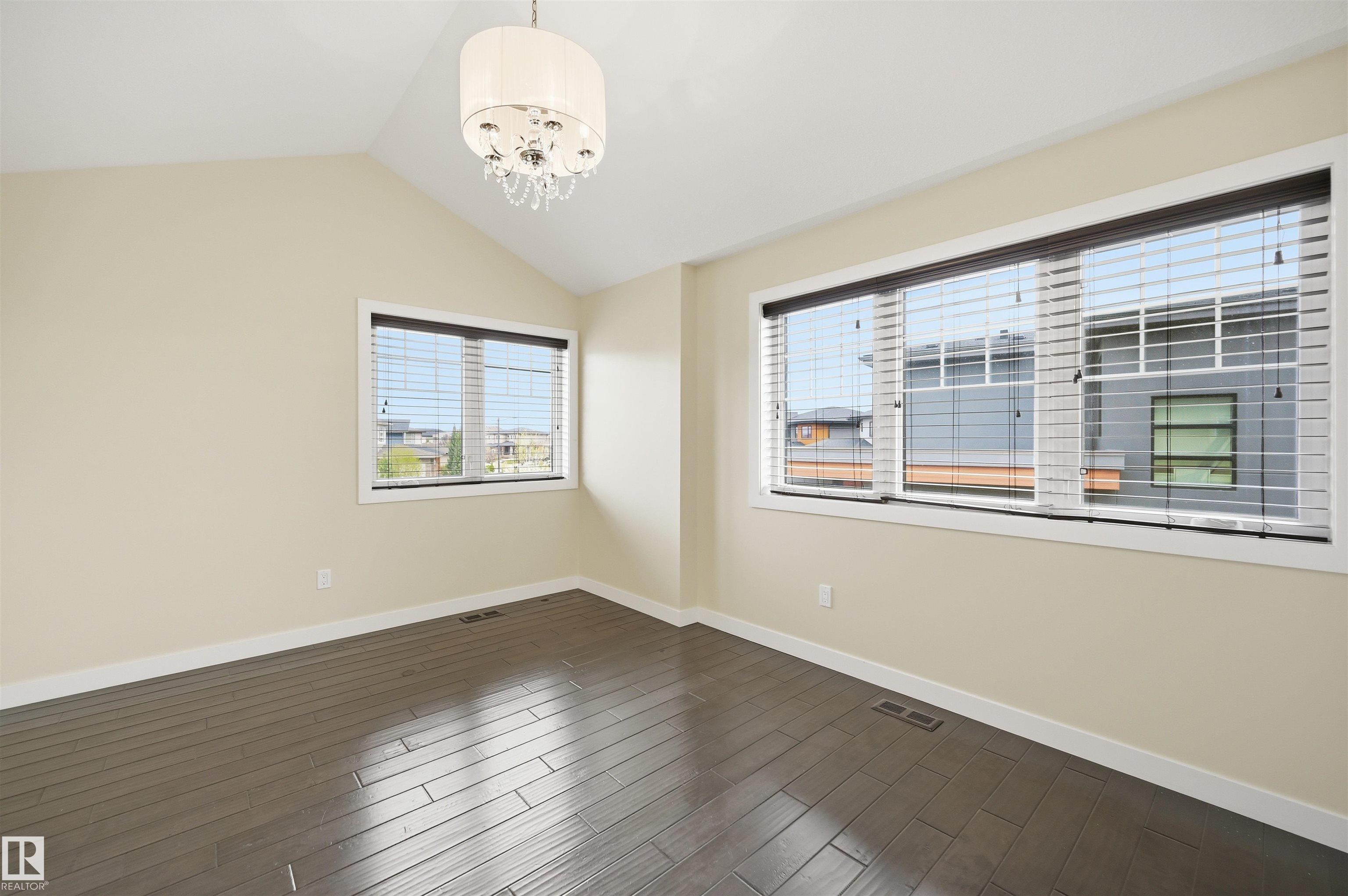 https://zimg.paragon.ice.com/ParagonImages/Property/PM/RAE/225400940/24/0/0/ea3f5c59d22dd4e2244edf70e93d39cd/1/783959a4c8ab2ad00272e013be202477/225400940-d9dcbb1d-cf1a-4827-b703-e98a9a59b146.JPG