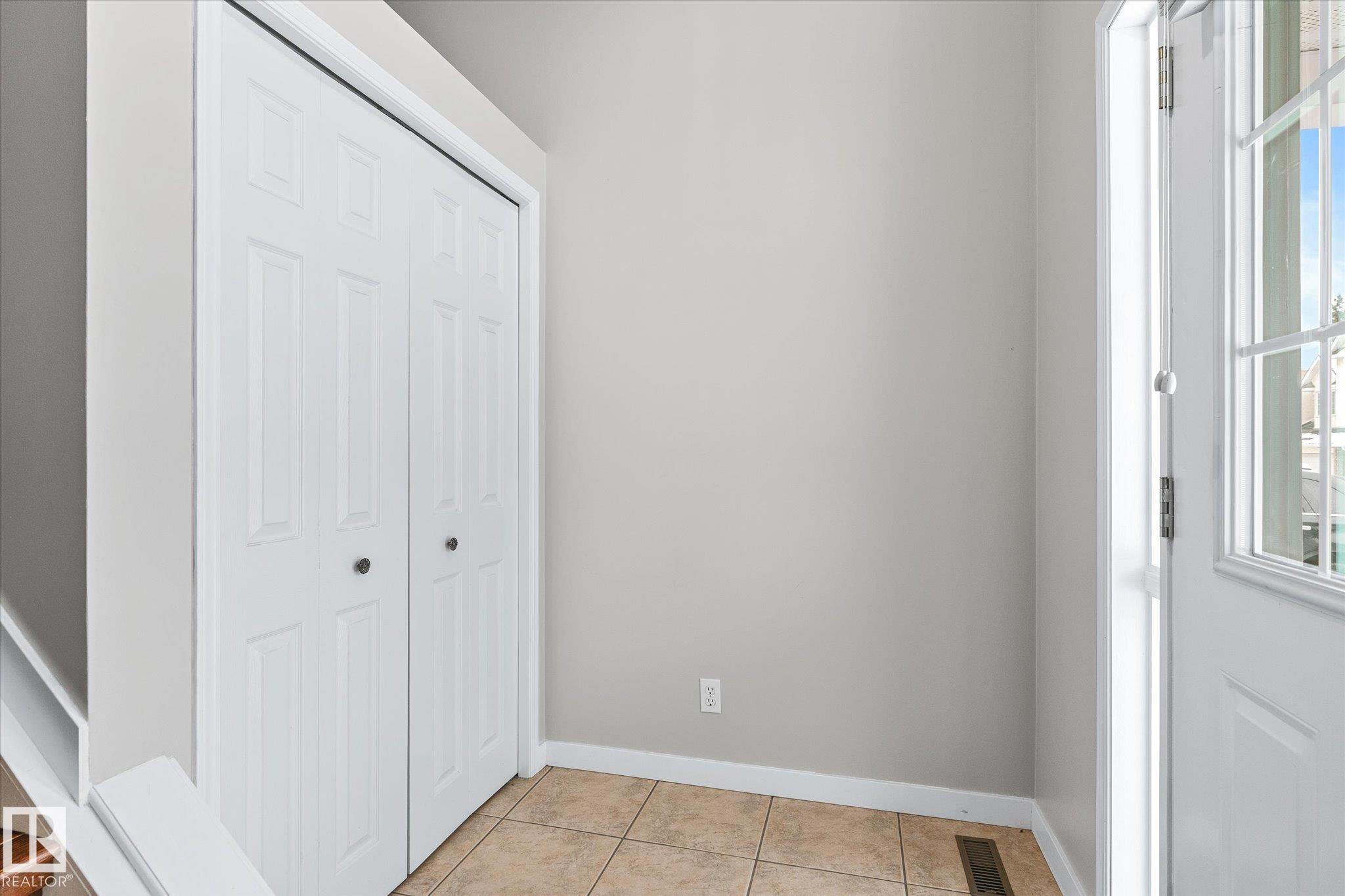 4 - 90 Liberton Drive, Lacombe Park, St. Albert