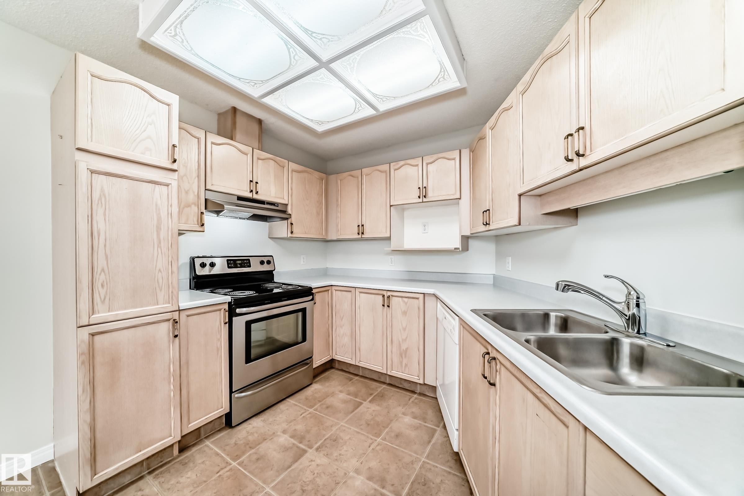 https://zimg.paragon.ice.com/ParagonImages/Property/PM/RAE/225400948/12/0/0/10a05d97feae865382e8e715631667d6/1/04e77696c1b255f99546878d068effac/225400948-32cc2172-fc14-43c4-a467-a5c098f295a3.JPG