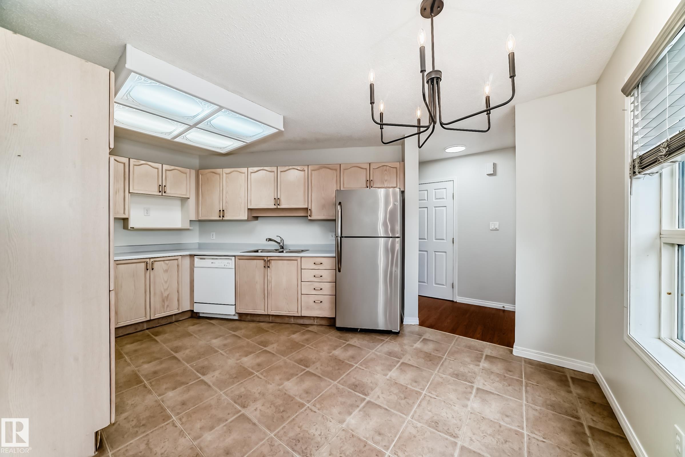 https://zimg.paragon.ice.com/ParagonImages/Property/PM/RAE/225400948/14/0/0/8d240ba9201019514346748c6c069244/1/04e77696c1b255f99546878d068effac/225400948-b6120f63-56bb-422b-9e23-d16942468cfc.JPG