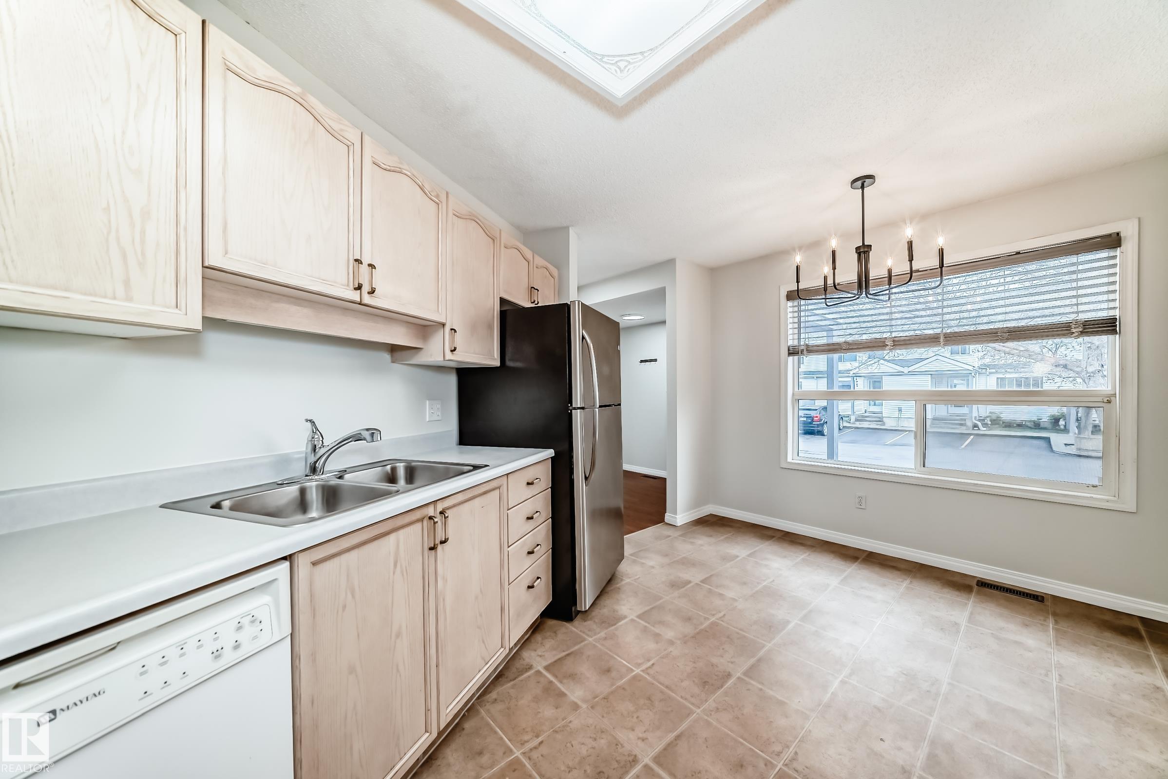 https://zimg.paragon.ice.com/ParagonImages/Property/PM/RAE/225400948/15/0/0/34da65010fce4b0b735eea8ed7a89d48/1/04e77696c1b255f99546878d068effac/225400948-695fceb7-ca81-4ac3-af00-cff267d20362.JPG