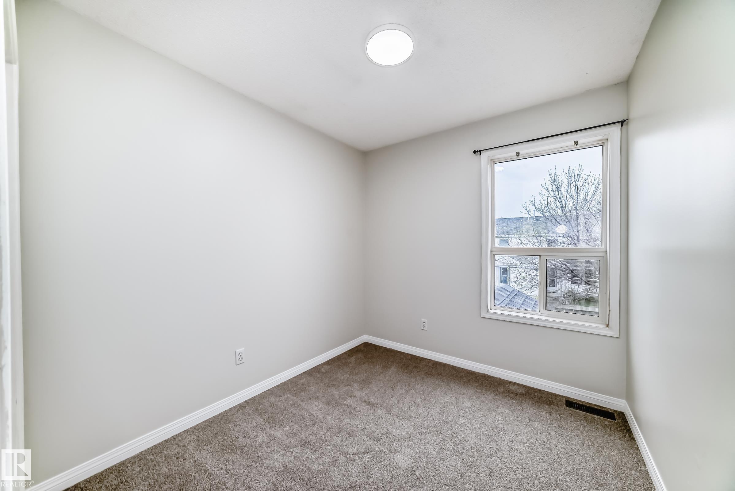 https://zimg.paragon.ice.com/ParagonImages/Property/PM/RAE/225400948/34/0/0/02cbca842330337bdae7866b5a66dfc1/1/04e77696c1b255f99546878d068effac/225400948-c4cefcf1-11ee-43db-ba5b-b749cf7cfb75.JPG