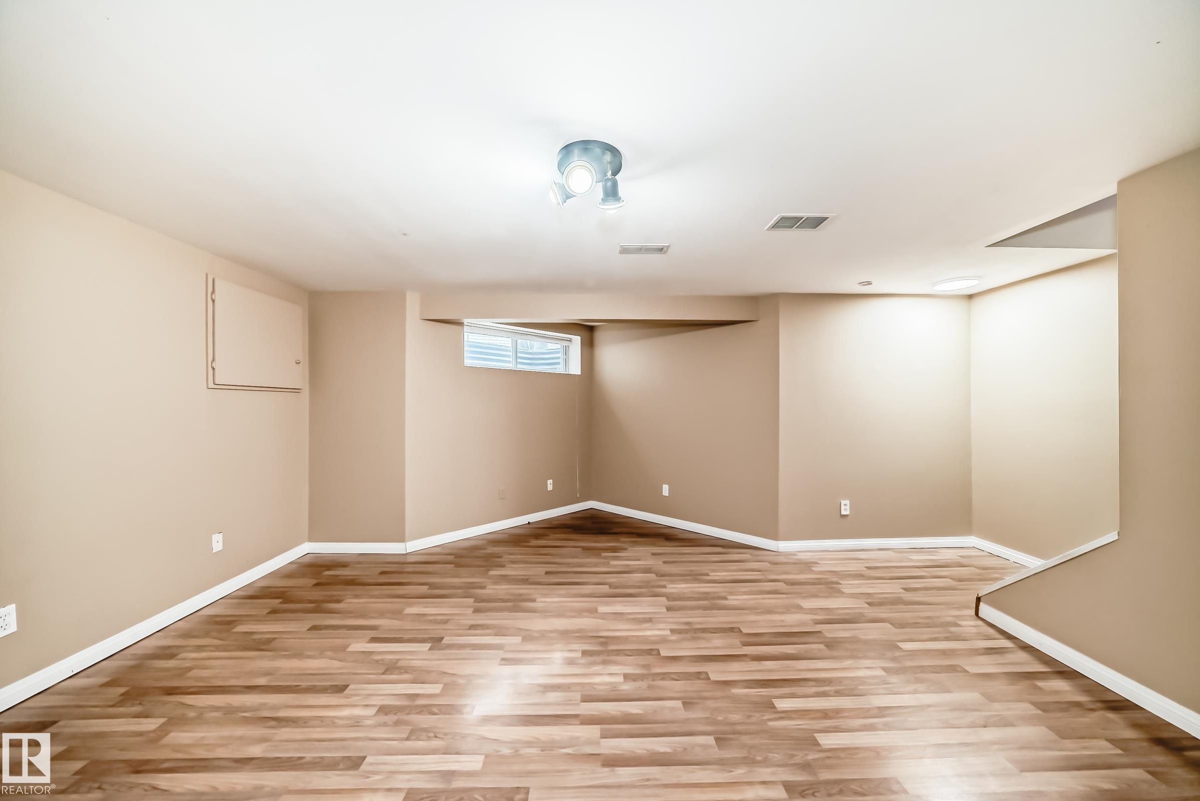 https://zimg.paragon.ice.com/ParagonImages/Property/PM/RAE/225400948/44/0/0/ffd97f8f66d87e42921705f5f5b7a8d4/1/04e77696c1b255f99546878d068effac/225400948-526baa3a-51ef-4475-b3d6-f91367aae2f7.JPG