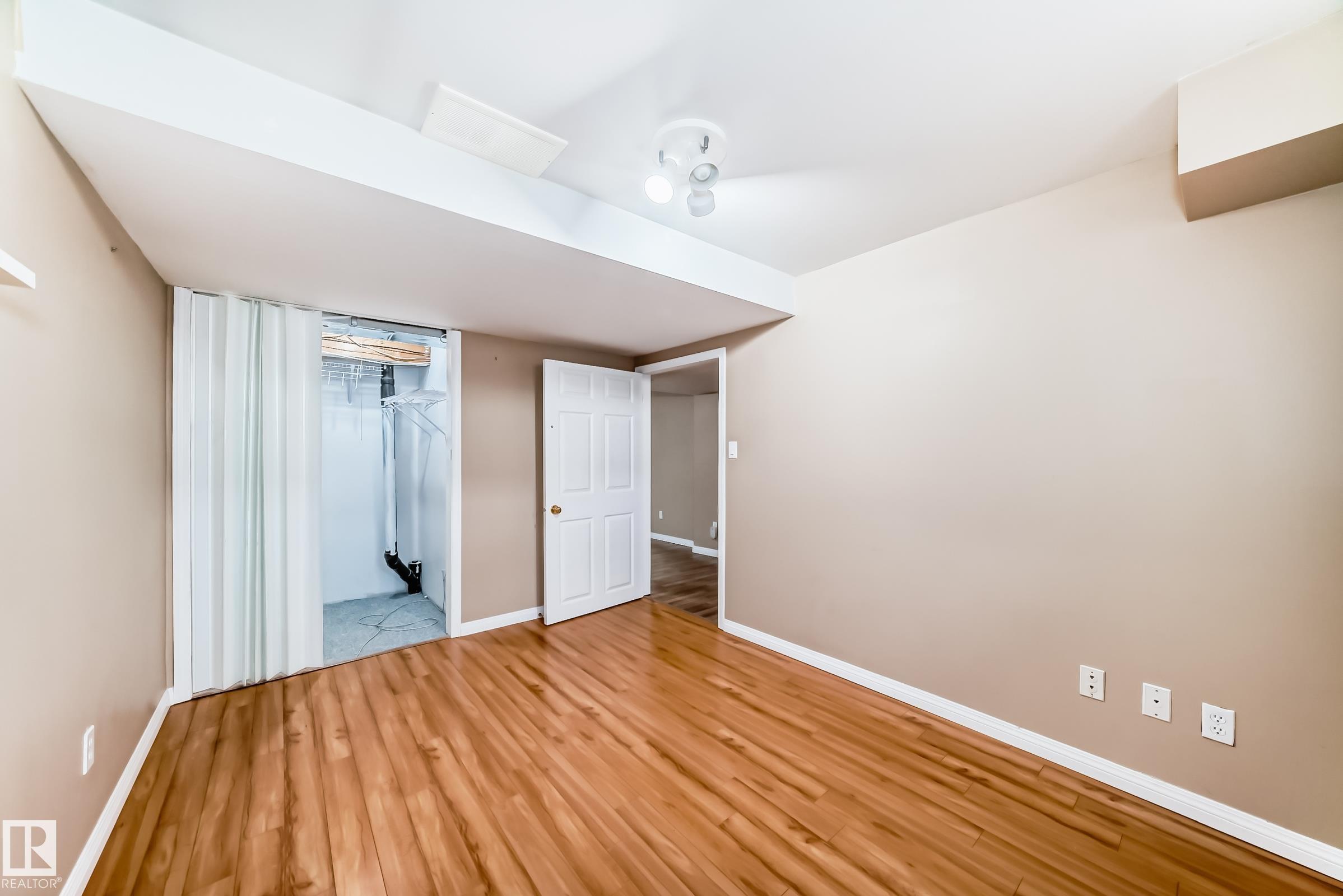https://zimg.paragon.ice.com/ParagonImages/Property/PM/RAE/225400948/46/0/0/c6636dec3bfccda97ed5e26d1c35c541/1/04e77696c1b255f99546878d068effac/225400948-275a83ba-e535-43ad-a48d-6df2a3e3b312.JPG