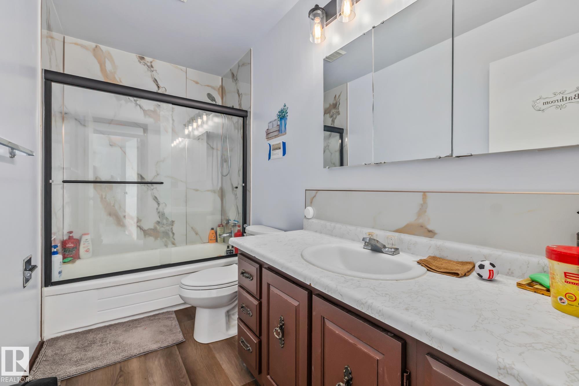 Photo 35 at 8812 135 Avenue NW, Glengarry, Edmonton