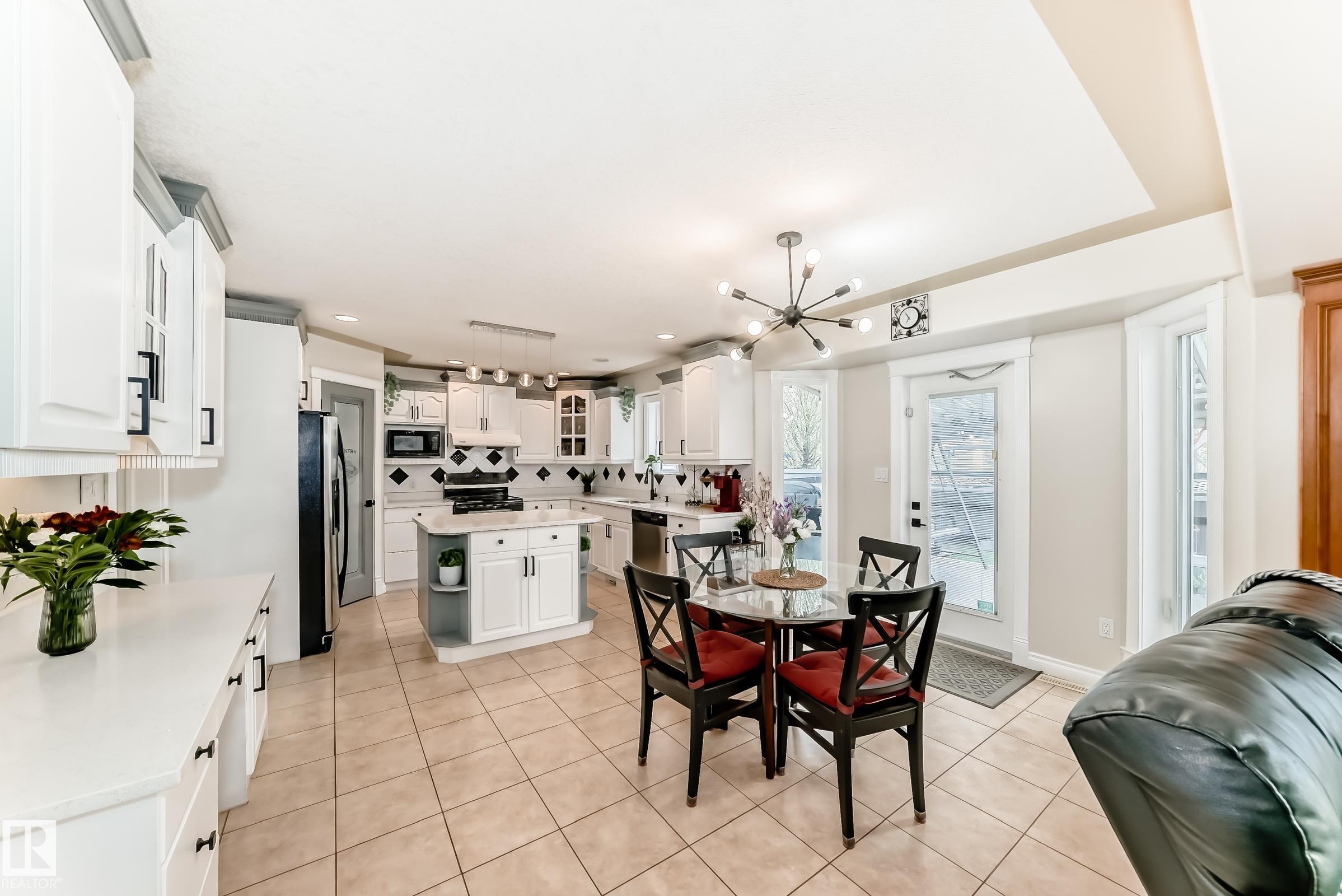 https://zimg.paragon.ice.com/ParagonImages/Property/PM/RAE/225400963/14/0/0/14b02cae08d6ac6243ce41b16d5d0b57/1/dacfcebc4e48ea867790b14edc5f8892/225400963-cf41b43f-15a2-479f-b03a-5439f62705a1.JPG