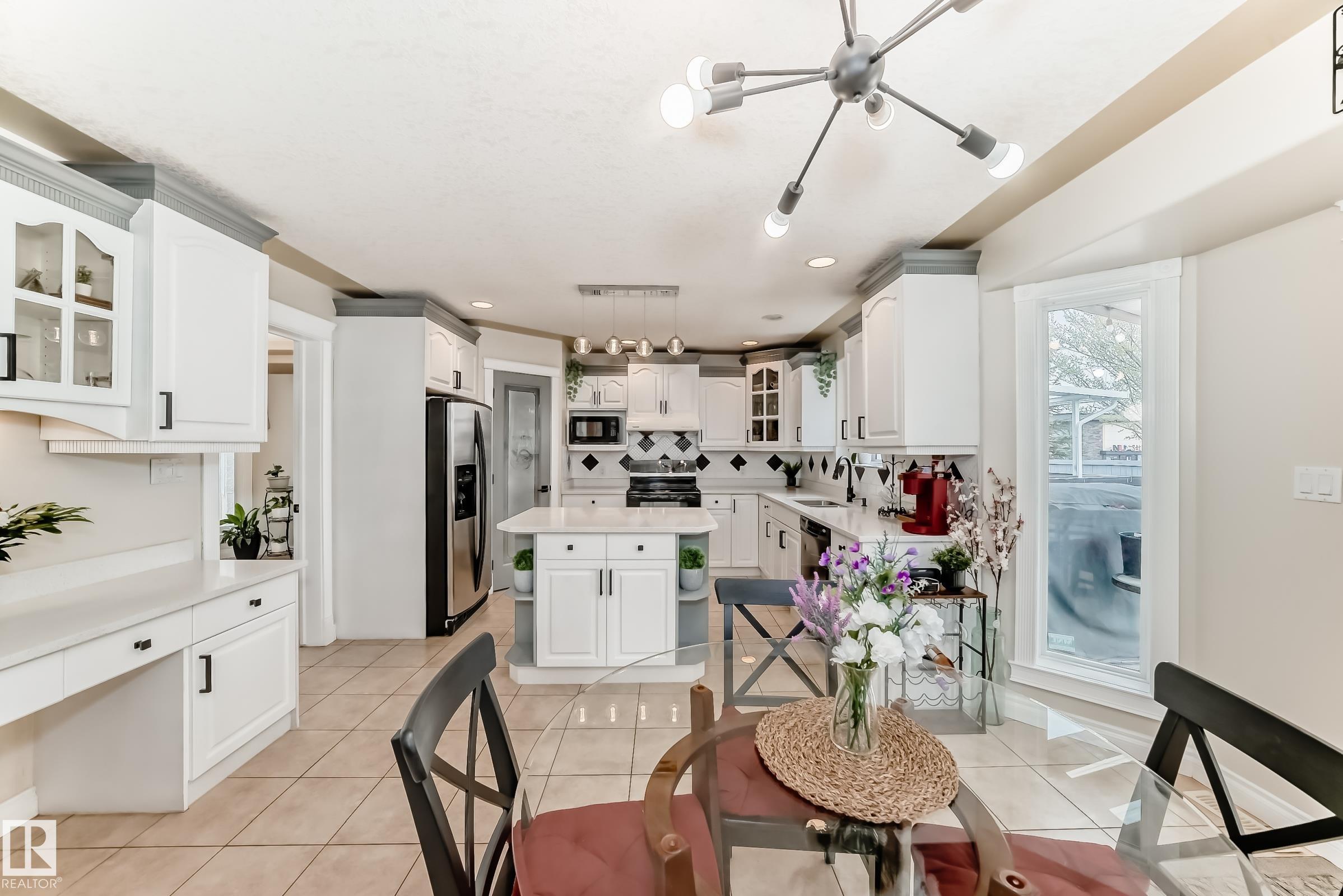 https://zimg.paragon.ice.com/ParagonImages/Property/PM/RAE/225400963/15/0/0/2c96071388cd4c7483874de70c3cb5b7/1/dacfcebc4e48ea867790b14edc5f8892/225400963-4be7780a-6ebe-4576-b907-490efe823e95.JPG