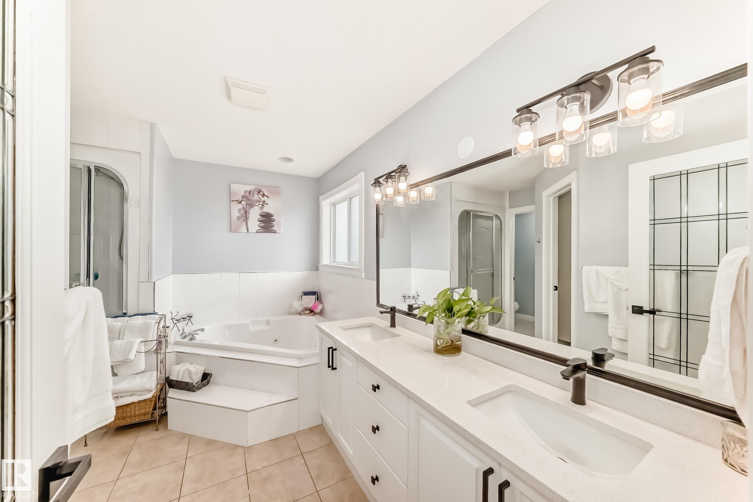 https://zimg.paragon.ice.com/ParagonImages/Property/PM/RAE/225400963/35/0/0/e980dfd1817cdfa16f3c25c205a56925/1/dacfcebc4e48ea867790b14edc5f8892/225400963-f2b55777-ba66-424f-be8f-f403dda2451a.JPG