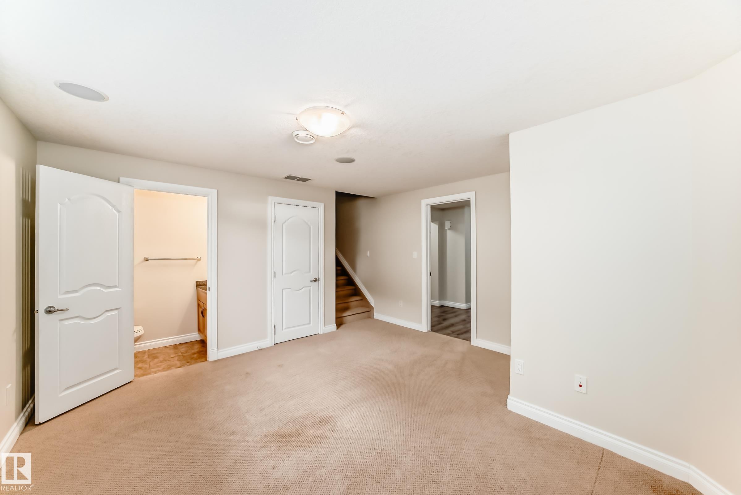 https://zimg.paragon.ice.com/ParagonImages/Property/PM/RAE/225400963/53/0/0/b921b22f7e74b1ed96174055d2c6acb6/1/dacfcebc4e48ea867790b14edc5f8892/225400963-543b69b7-19da-46b2-8fc9-a7d2eb0ccc7f.JPG