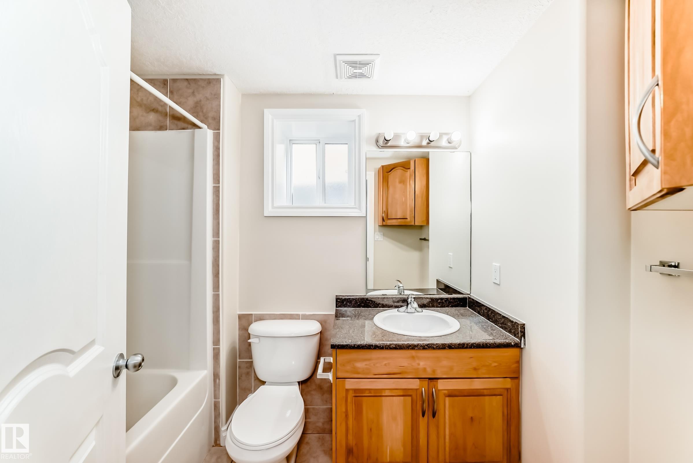https://zimg.paragon.ice.com/ParagonImages/Property/PM/RAE/225400963/67/0/0/d88aa469368dca26fef7490b2ebcfe70/1/dacfcebc4e48ea867790b14edc5f8892/225400963-9b242013-d6a5-411a-ac64-7702de8aff00.JPG
