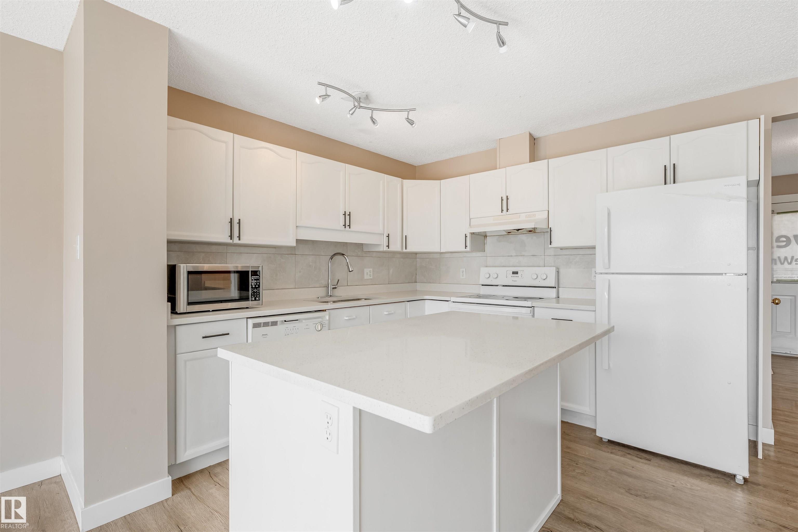 2131 37b Avenue NW, Wild Rose, Edmonton