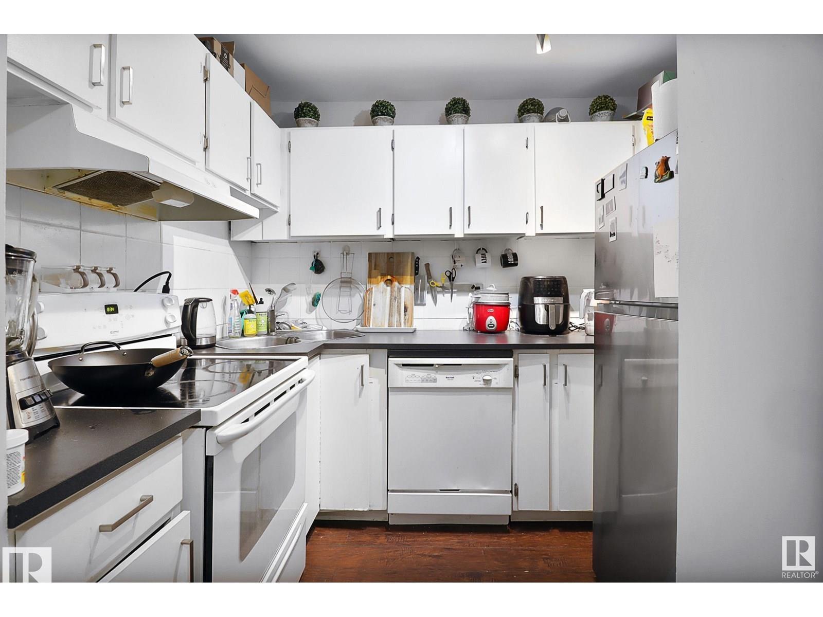 https://zimg.paragon.ice.com/ParagonImages/Property/PM/RAE/225400974/1/0/0/6b1a0258acfaf3869a688bb72608d958/1/725f390de67d73a9c8b2af4c39969447/225400974-56f32d40-a0db-461b-80b2-9f0c3d11a705.JPG