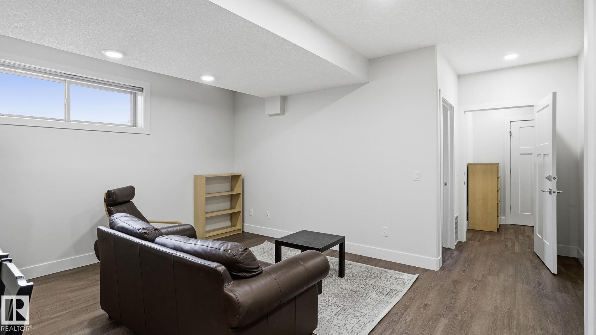 https://zimg.paragon.ice.com/ParagonImages/Property/PM/RAE/225400978/31/0/0/47695caf0d41e500010343185fa90dd8/1/f37b83269243142f8b3ac602b8cdbe1e/225400978-f9e5c63c-eb28-48f3-b973-7420f3245a70.JPG