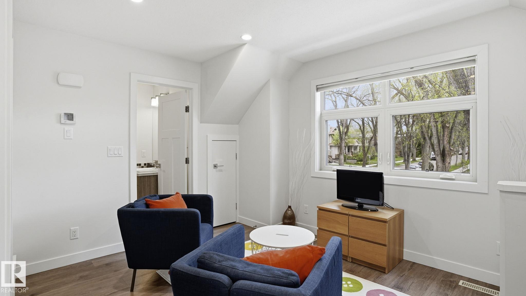 https://zimg.paragon.ice.com/ParagonImages/Property/PM/RAE/225400978/48/0/0/47ef8ad7582d9f6c9937d385ed11070c/1/f37b83269243142f8b3ac602b8cdbe1e/225400978-f1b280ca-3c70-435f-9963-77742c35b9e3.JPG