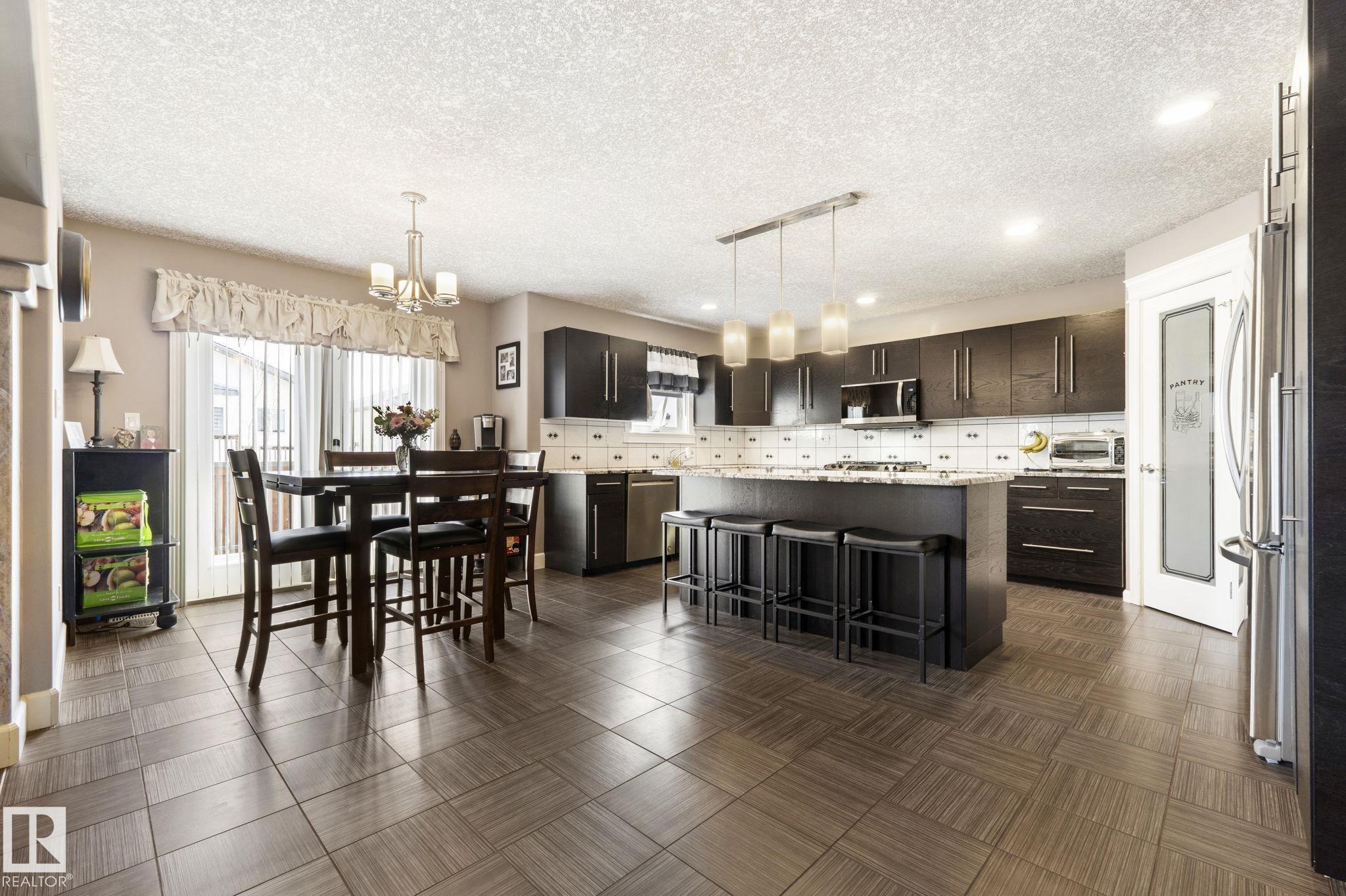 https://zimg.paragon.ice.com/ParagonImages/Property/PM/RAE/225400979/10/0/0/13c6e98a12f7ab1a6c534afb6bc94858/1/818669a61a9ee1309f15817c87ac0f95/225400979-e2fedbaf-4b94-4a4f-9ba9-33dacf5151dc.JPG