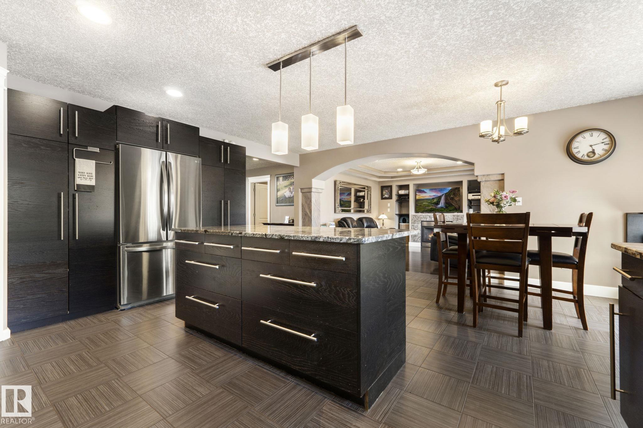 https://zimg.paragon.ice.com/ParagonImages/Property/PM/RAE/225400979/14/0/0/6d60fbbc20cc275bd6aa990855e73709/1/818669a61a9ee1309f15817c87ac0f95/225400979-41d76a51-1b51-4f03-be0d-e37ee642b5d1.JPG