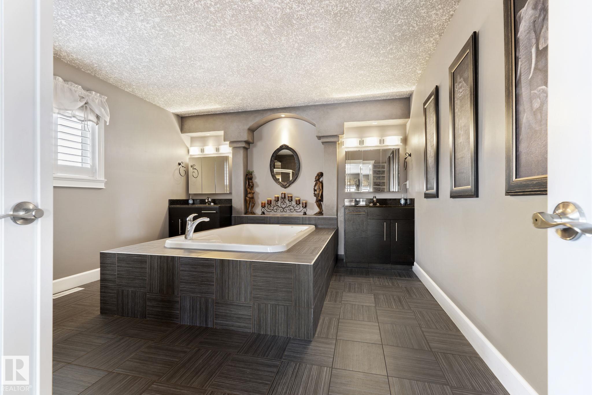https://zimg.paragon.ice.com/ParagonImages/Property/PM/RAE/225400979/27/0/0/19c03154bfd403e5b1d5d84c80ab3c15/1/818669a61a9ee1309f15817c87ac0f95/225400979-f60f8402-cdad-4d40-b687-c6642e0d45dd.JPG