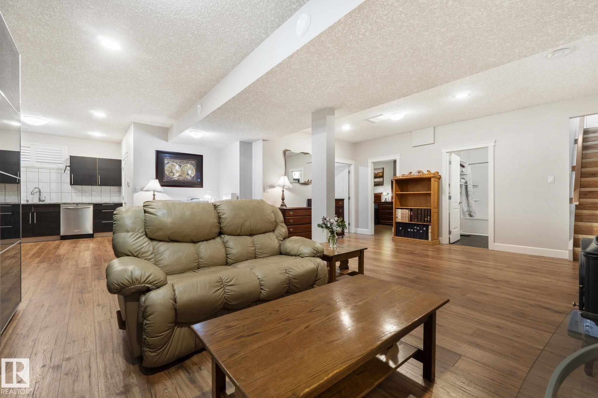 https://zimg.paragon.ice.com/ParagonImages/Property/PM/RAE/225400979/42/0/0/9d8681ef17638ecebfaa61cdfb6a65d7/1/818669a61a9ee1309f15817c87ac0f95/225400979-709ecff9-75c9-4e29-8c53-d752c741d2a0.JPG
