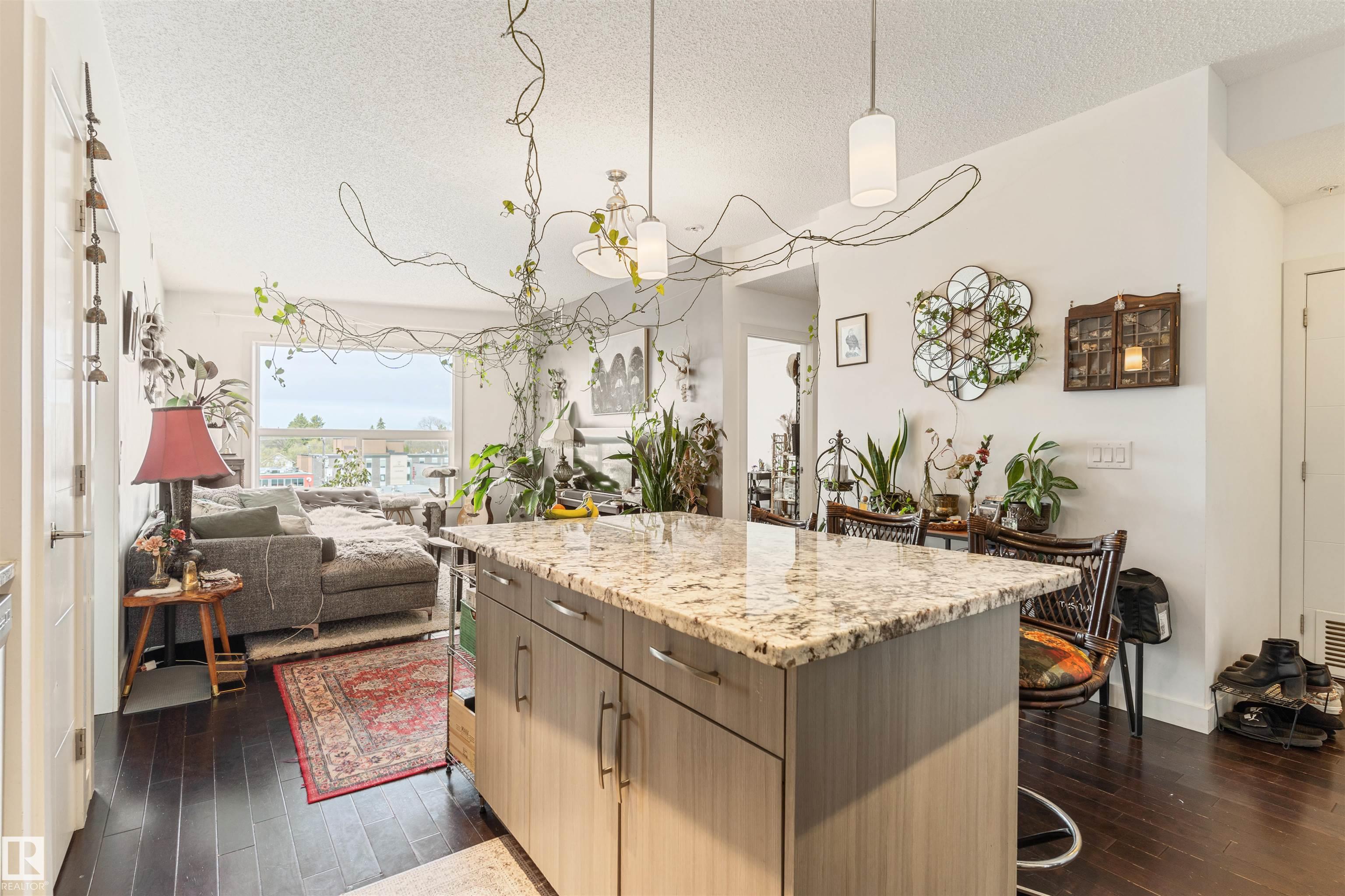 https://zimg.paragon.ice.com/ParagonImages/Property/PM/RAE/225400981/7/0/0/c90a5843dc51fe10c6fa733ecc6e8a14/1/f3d6eaec906d10910f7813246eac403d/225400981-70db361f-20f1-4564-ac69-727853325588.JPG