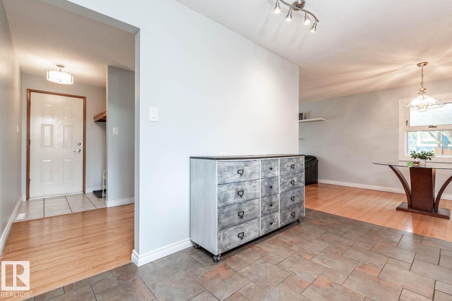 Photo 13 at 10812 52 Avenue NW, Pleasantview, Edmonton