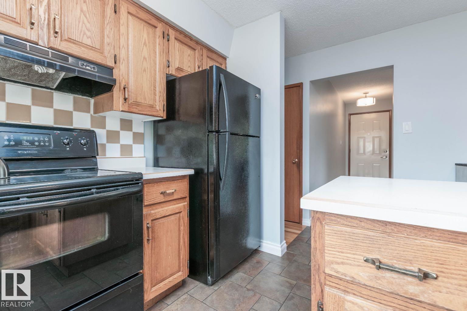 Photo 15 at 10812 52 Avenue NW, Pleasantview, Edmonton