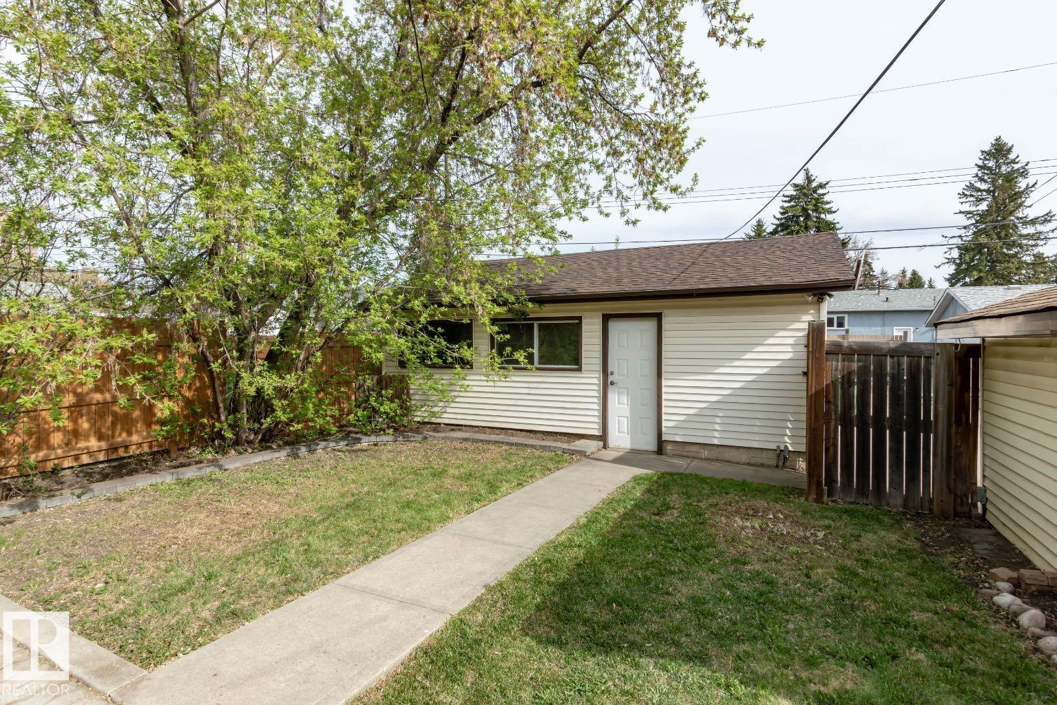 Photo 35 at 10812 52 Avenue NW, Pleasantview, Edmonton