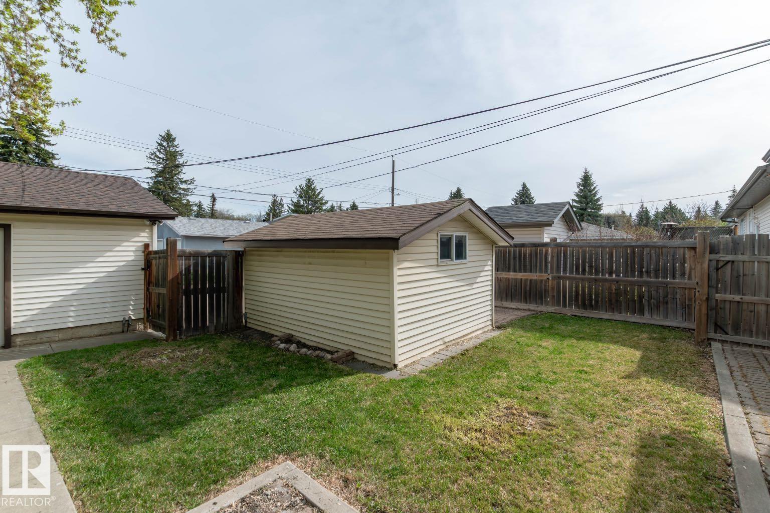 Photo 37 at 10812 52 Avenue NW, Pleasantview, Edmonton